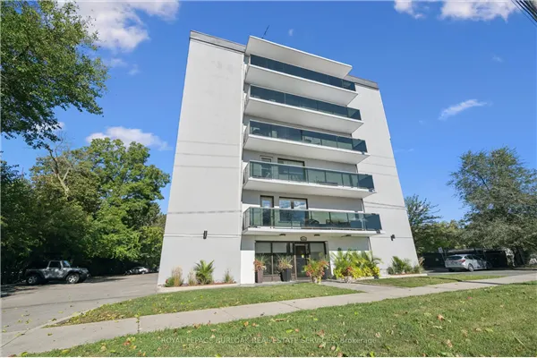 2411 New Street #405