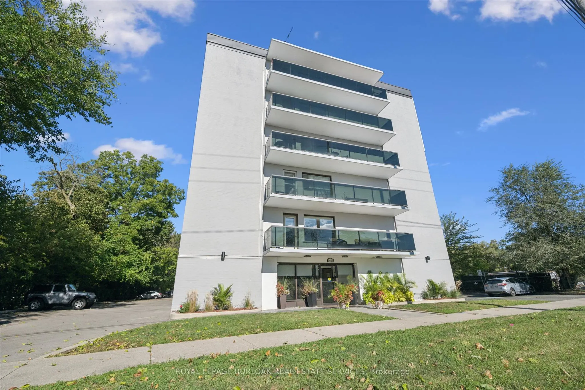 2411 New Street #405