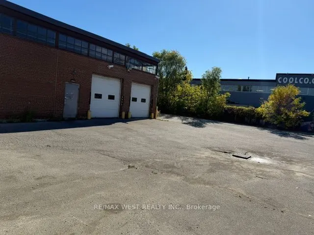 855 Oxford Street