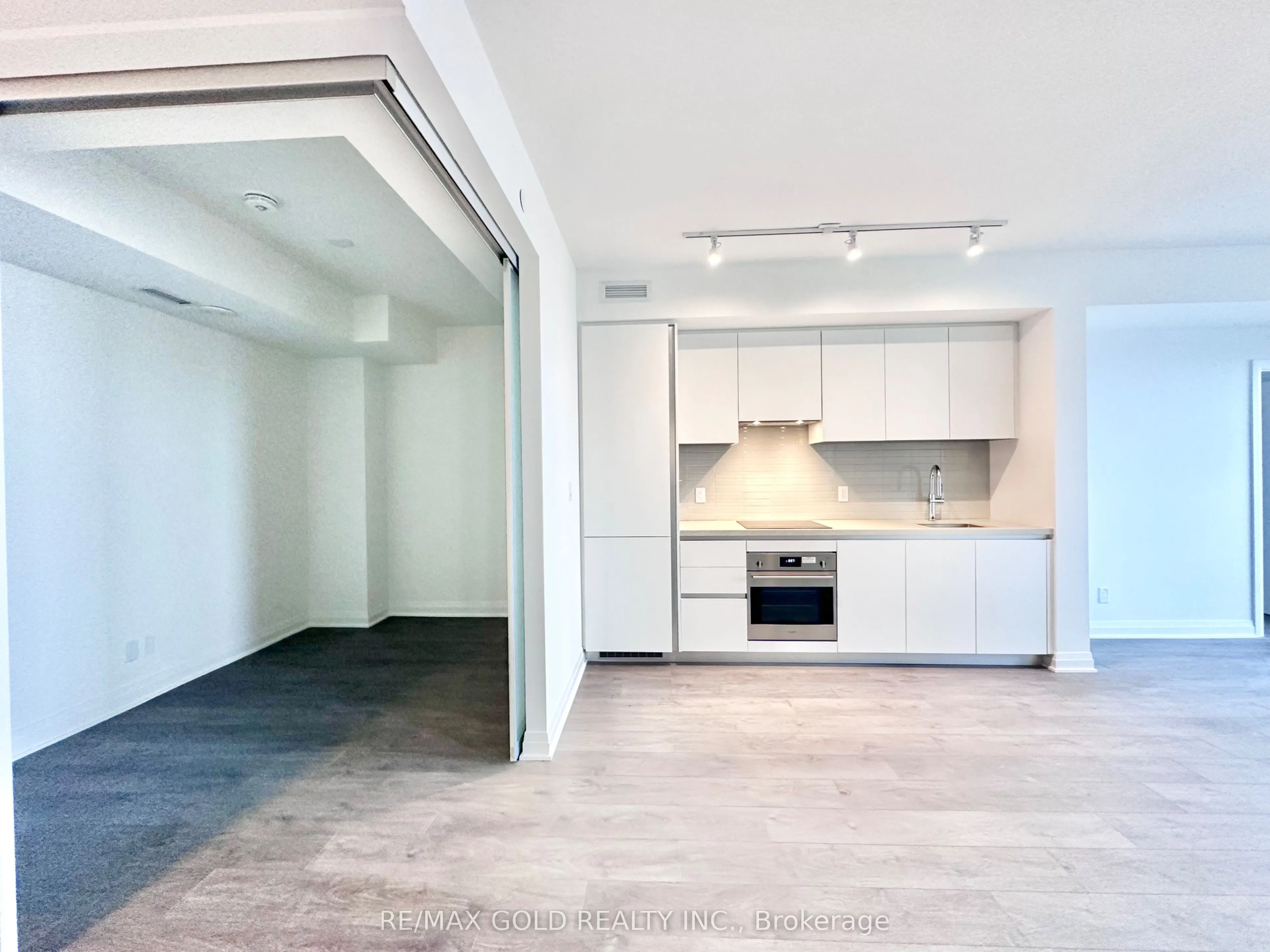 4015 The Exchange #5103