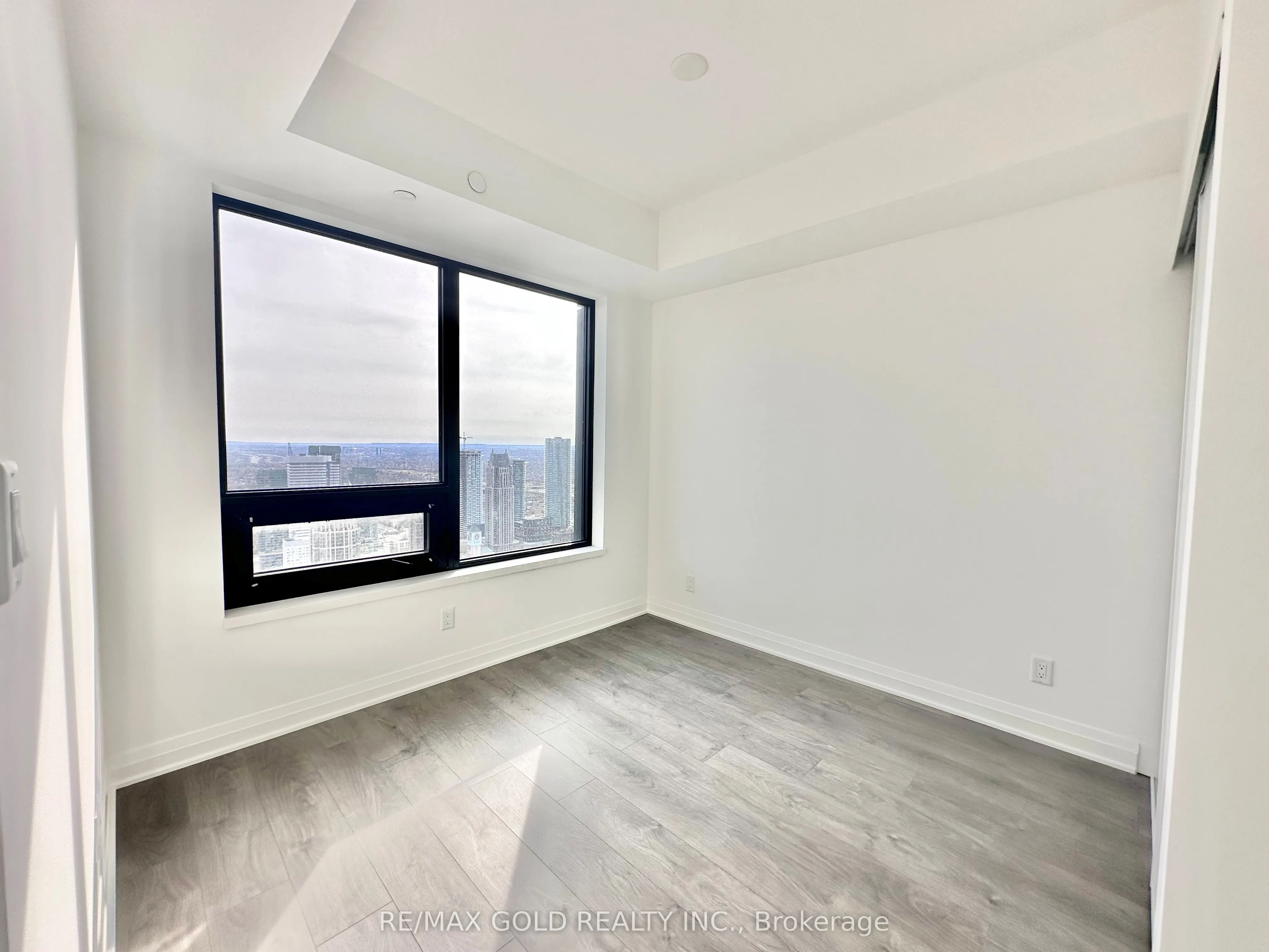 4015 The Exchange #5103