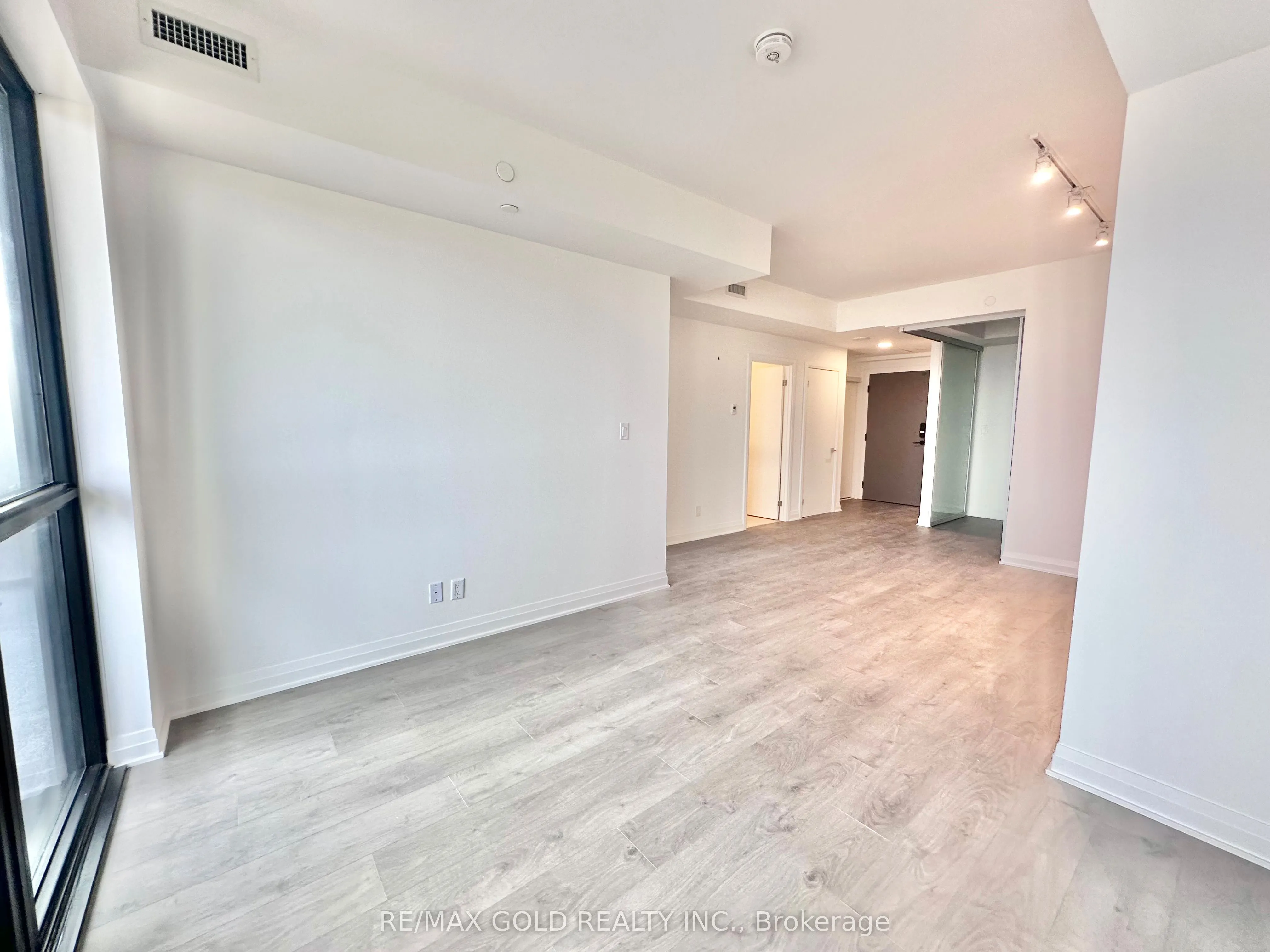 4015 The Exchange #5103