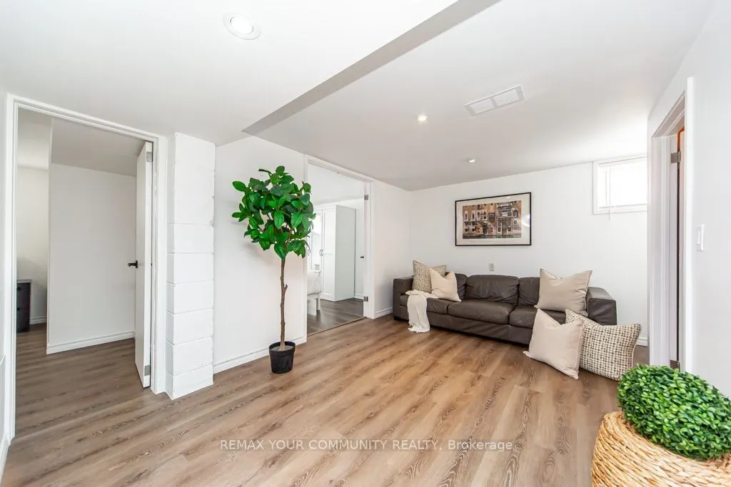 66 Decarie Circle