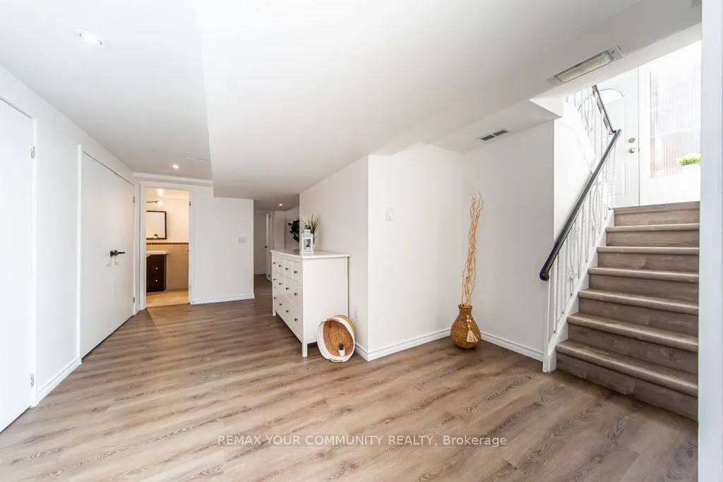 66 Decarie Circle