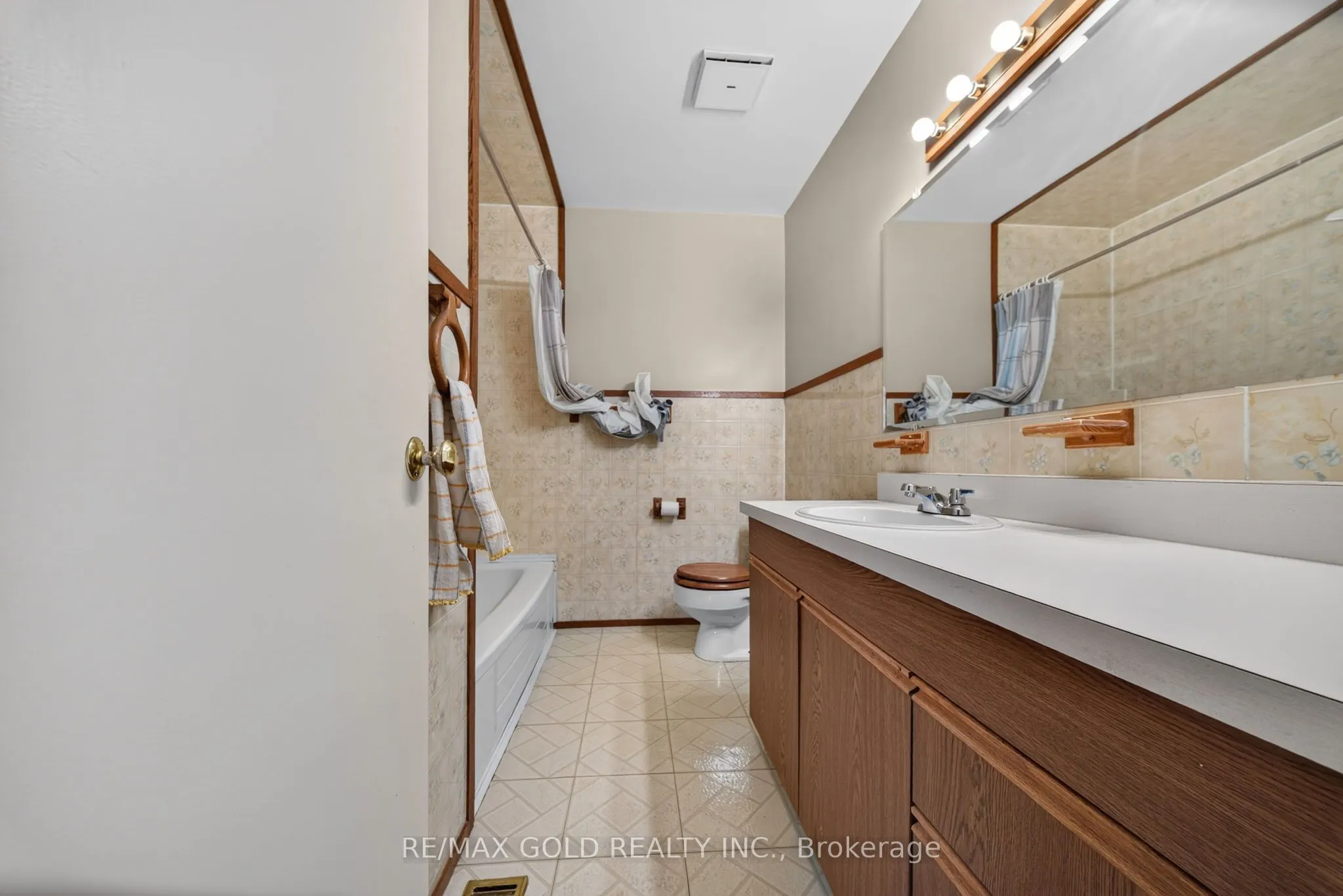 27 Alderbury Crescent