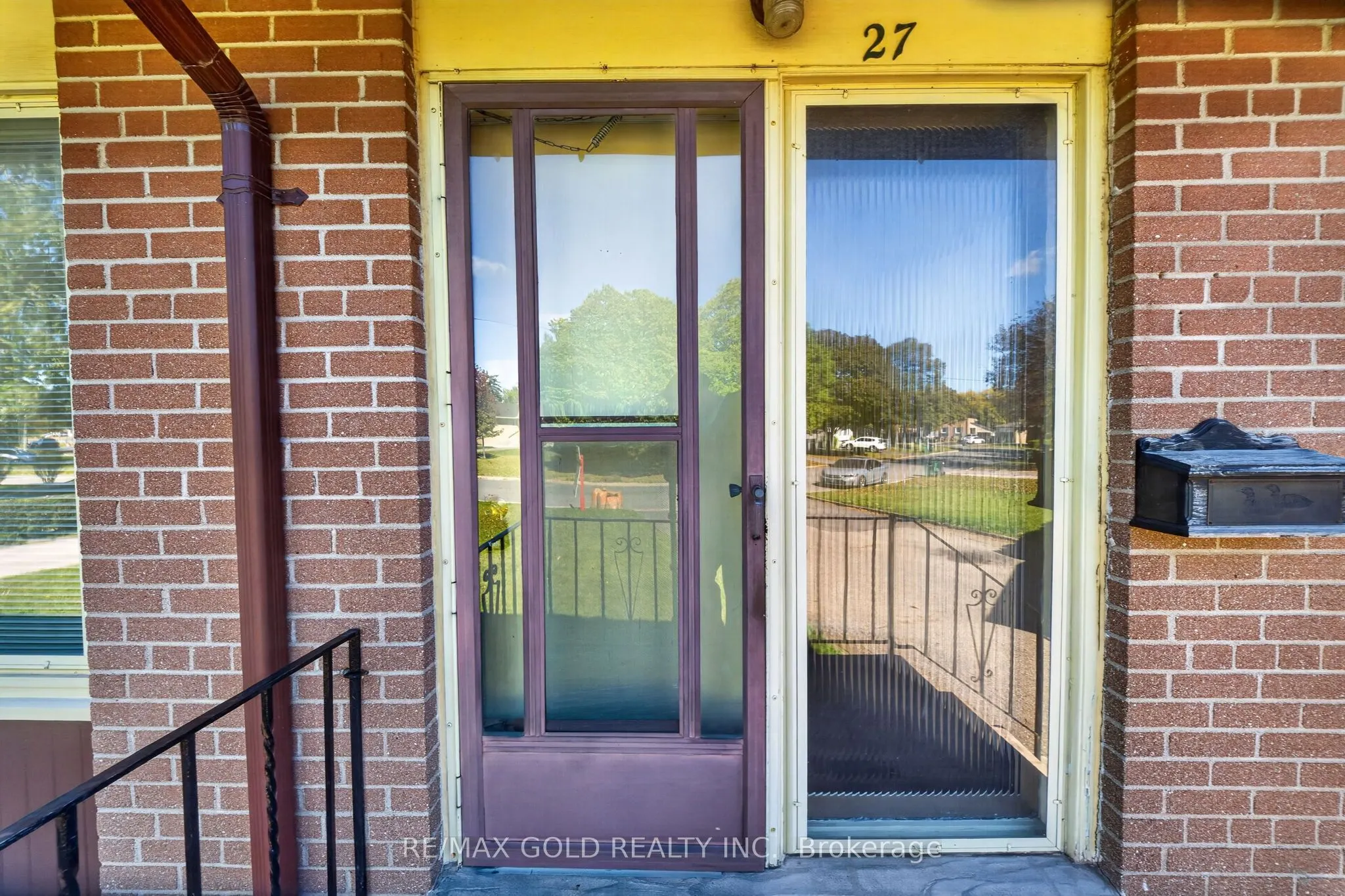 27 Alderbury Crescent