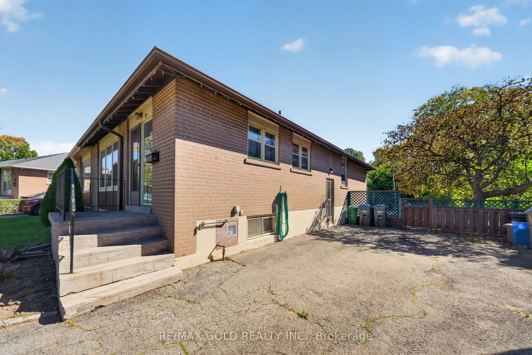 27 Alderbury Crescent