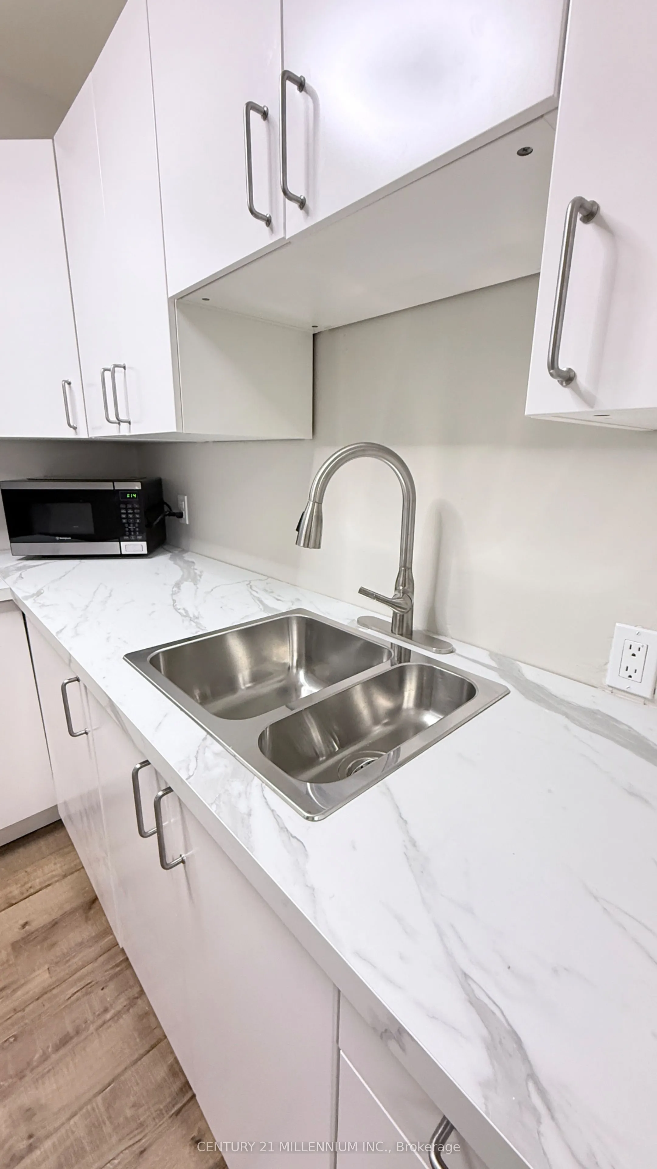 90 Lawrence Avenue #80