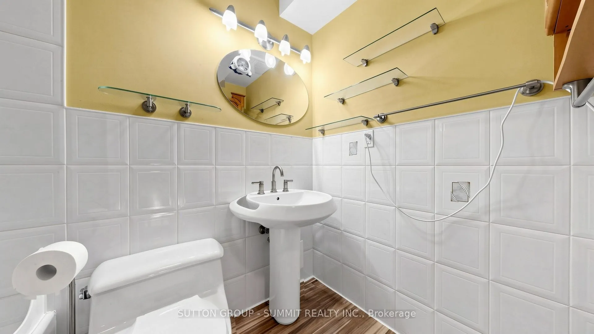 2095 ROCHE Court N #228