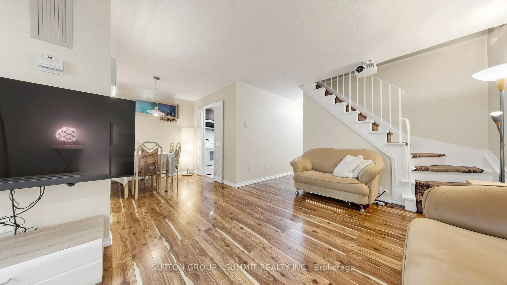 2095 ROCHE Court N #228
