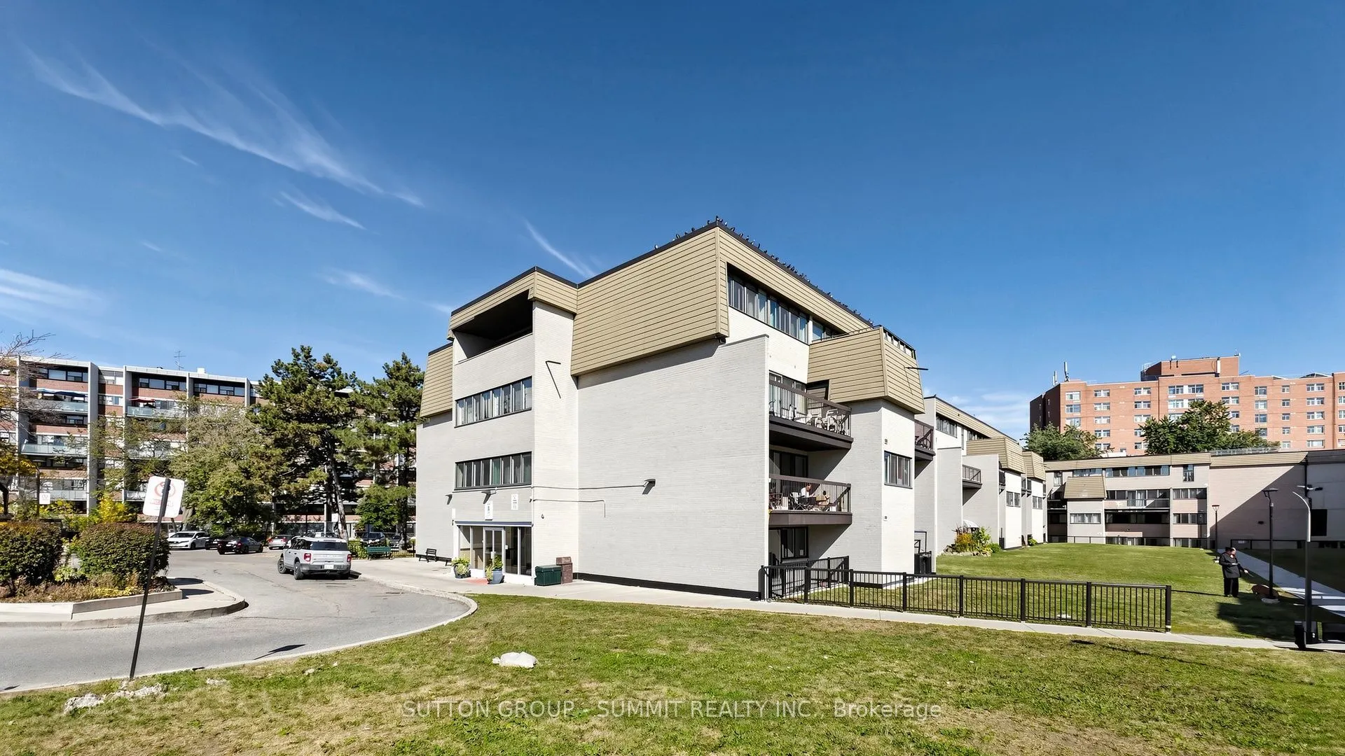 2095 ROCHE Court N #228