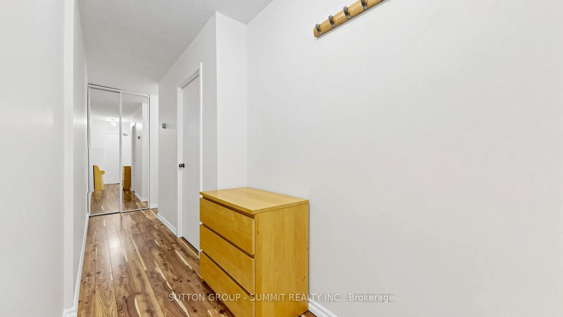 2095 ROCHE Court N #228