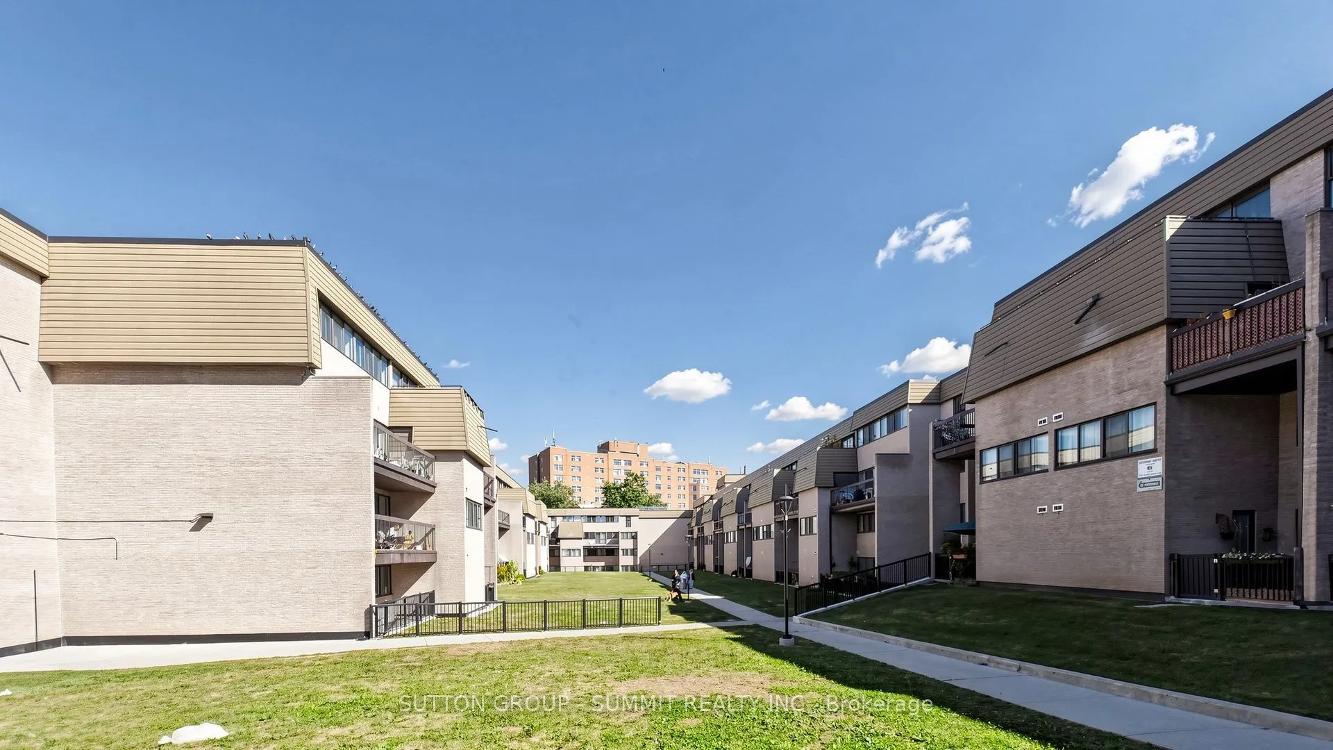 2095 ROCHE Court N #228