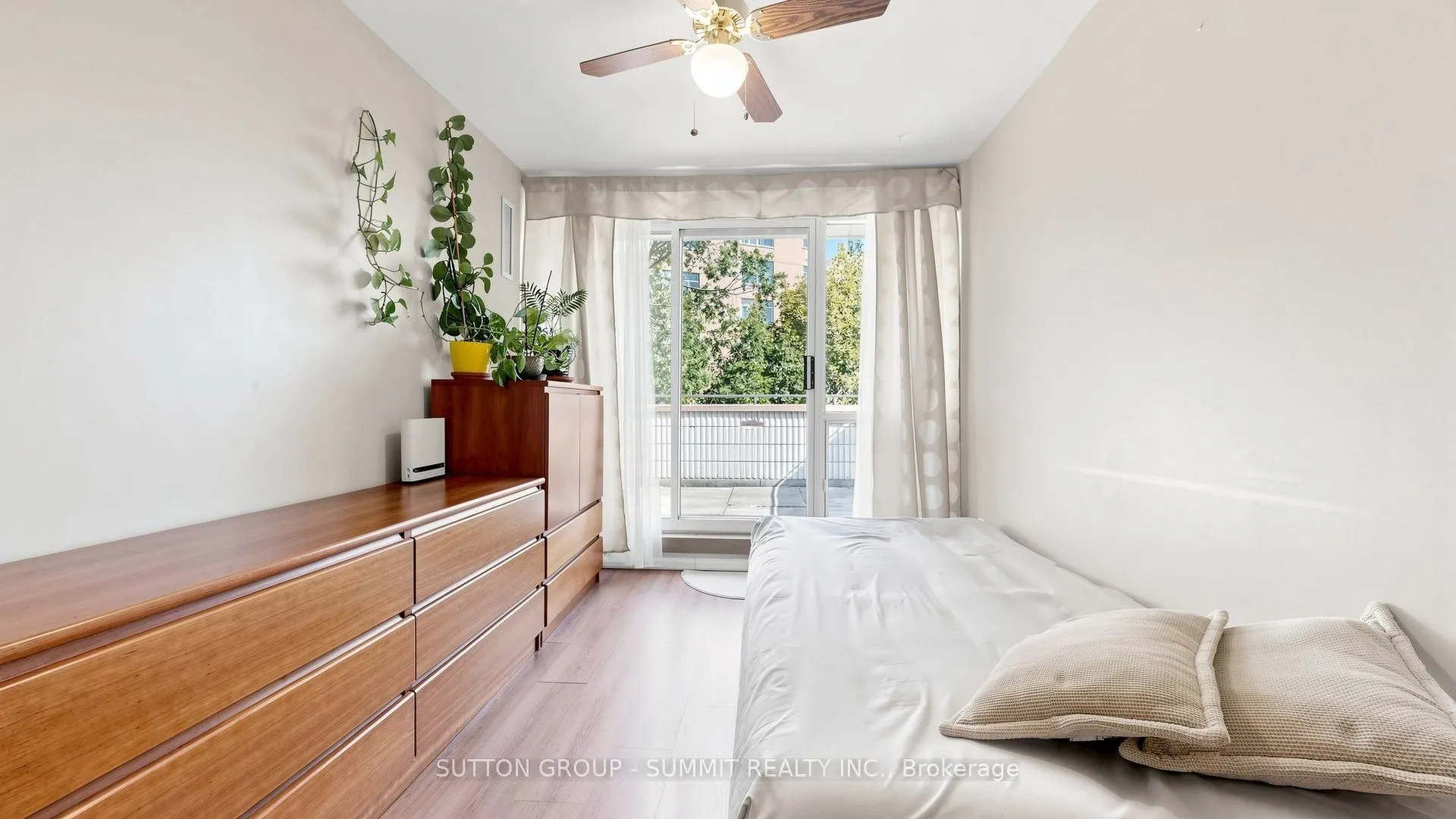 2095 ROCHE Court N #228