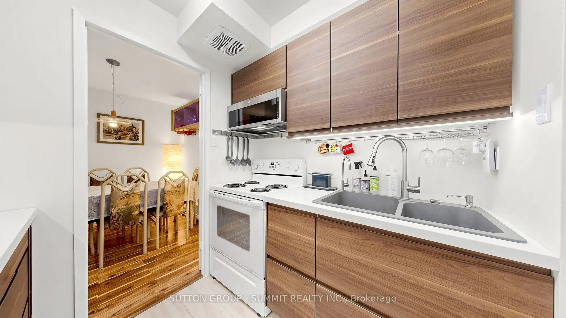 2095 ROCHE Court N #228