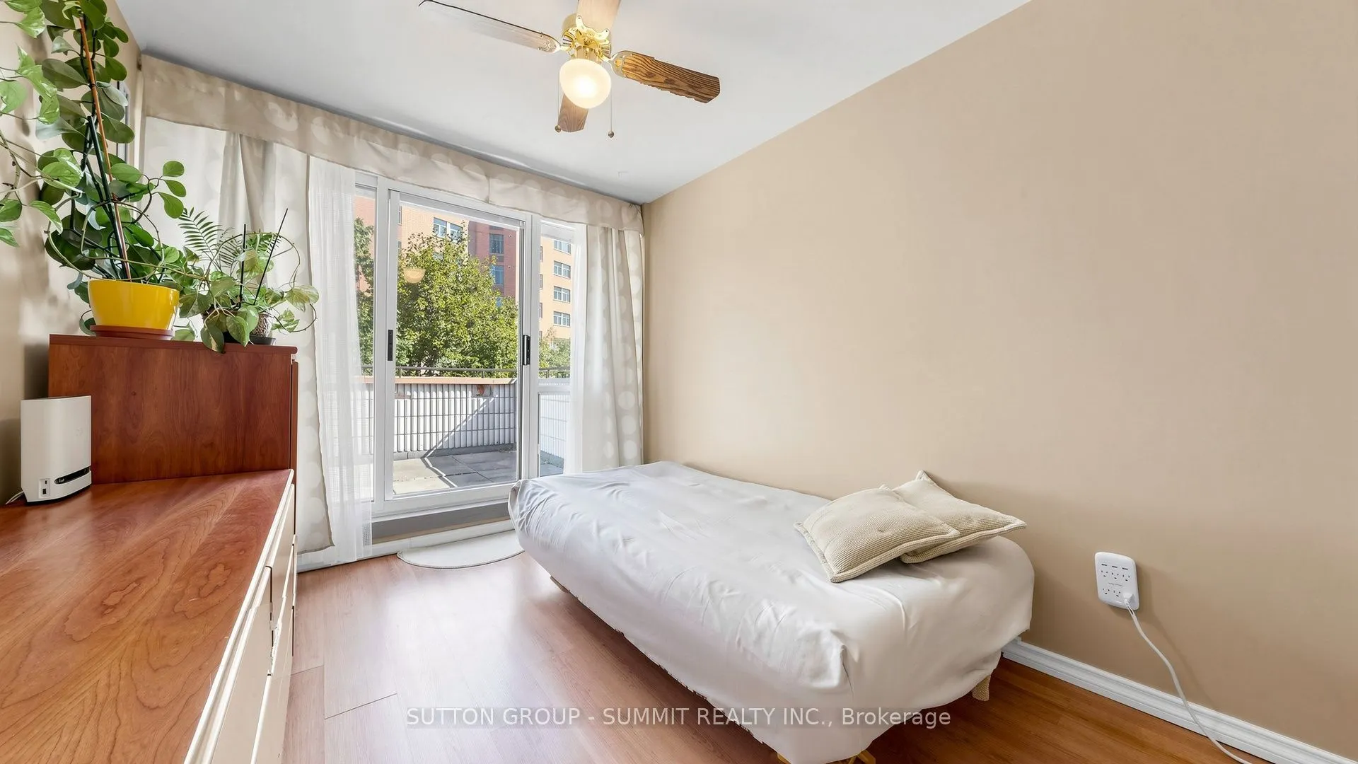 2095 ROCHE Court N #228