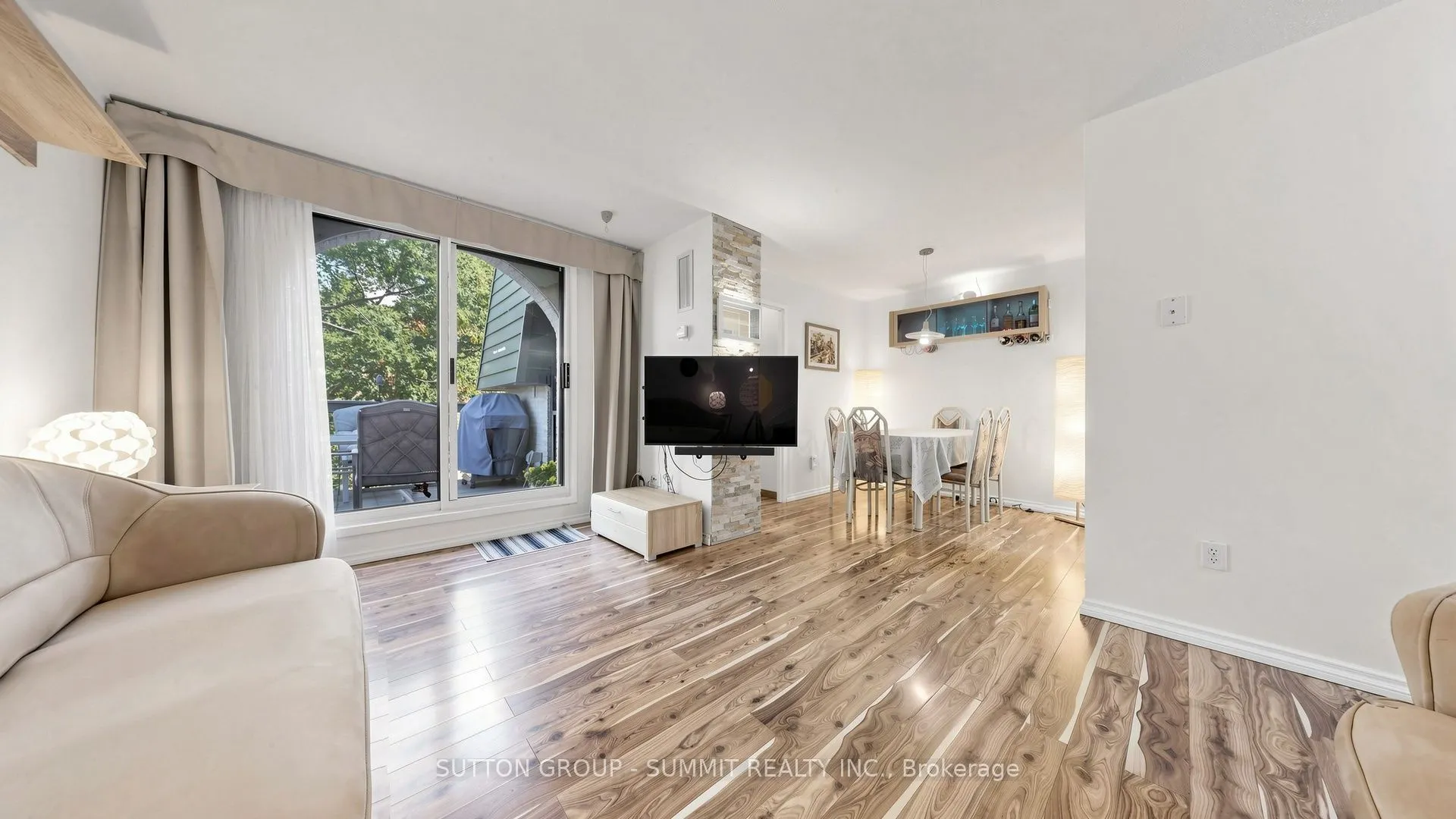 2095 ROCHE Court N #228