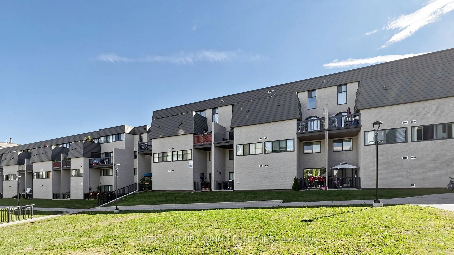 2095 ROCHE Court N #228