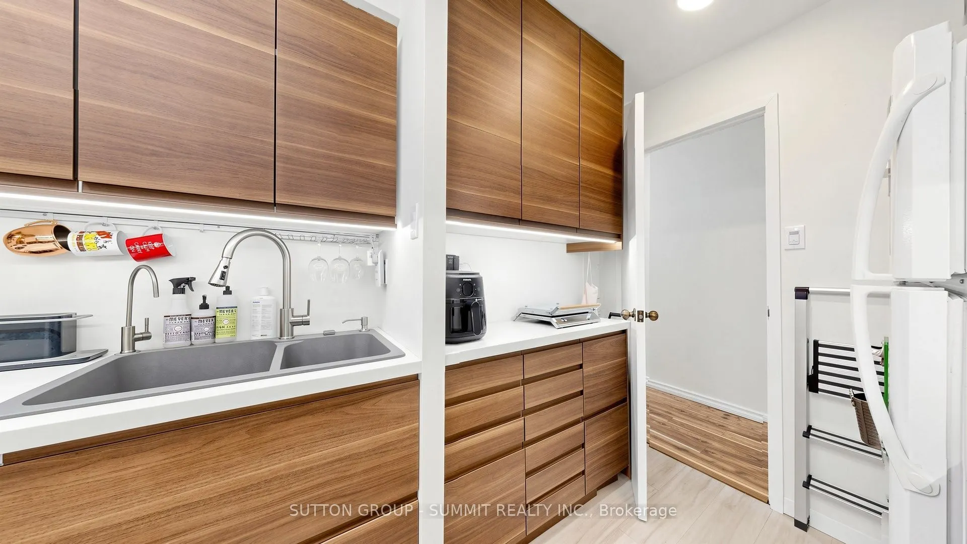 2095 ROCHE Court N #228