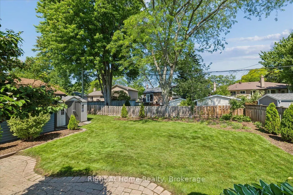 275 Kent Crescent