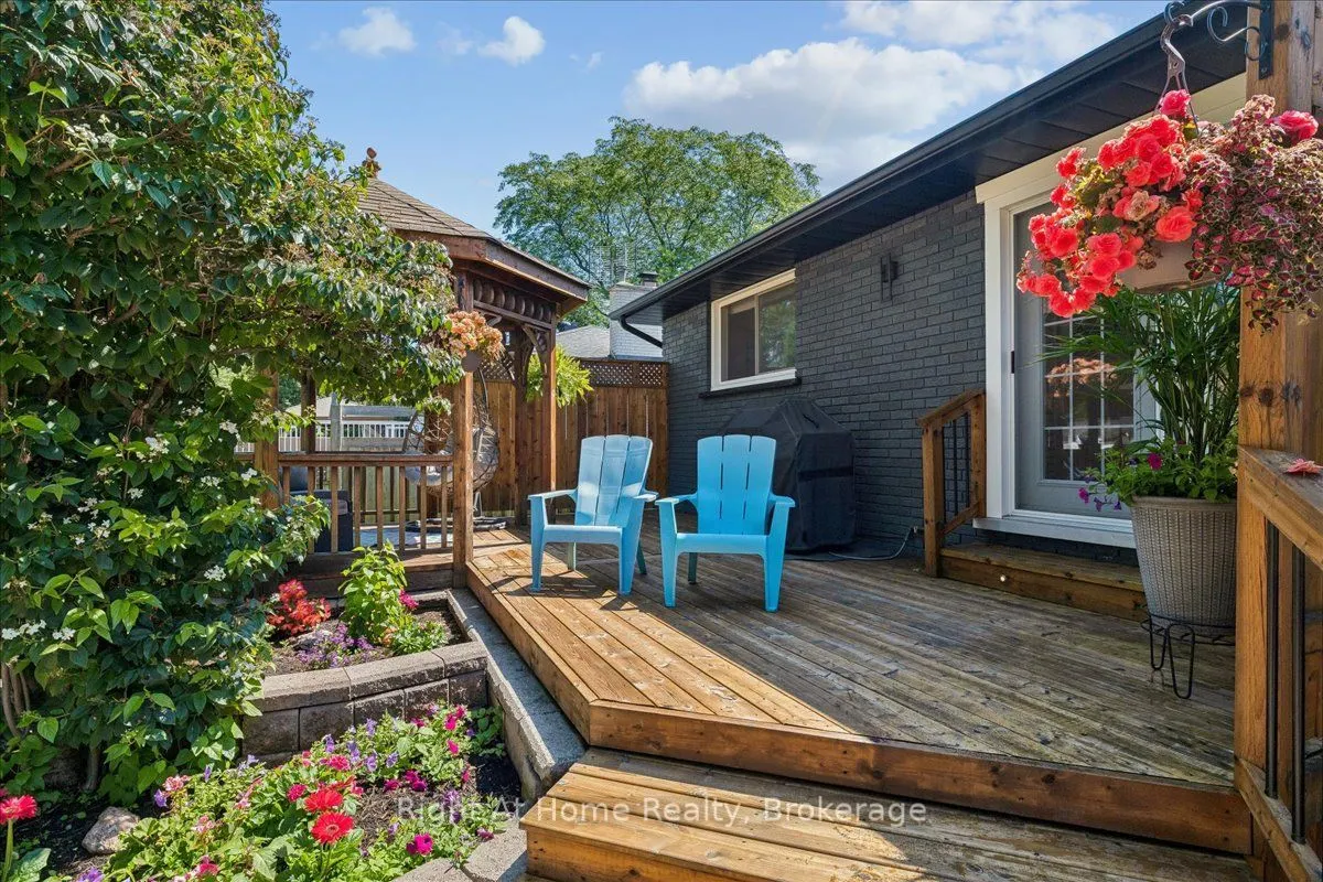 275 Kent Crescent