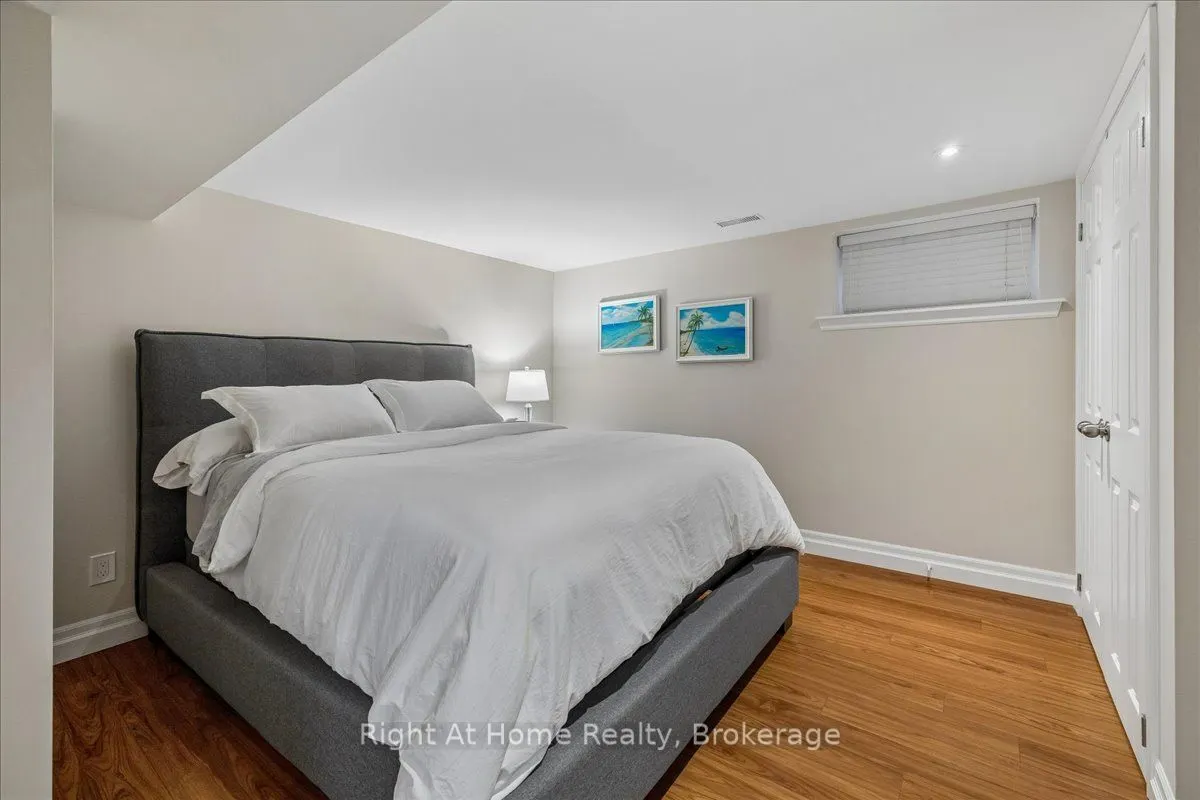 275 Kent Crescent