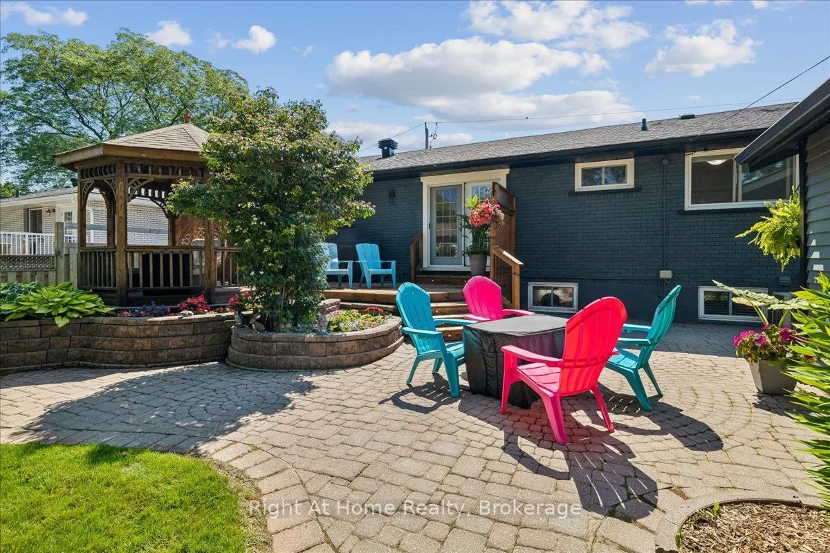 275 Kent Crescent