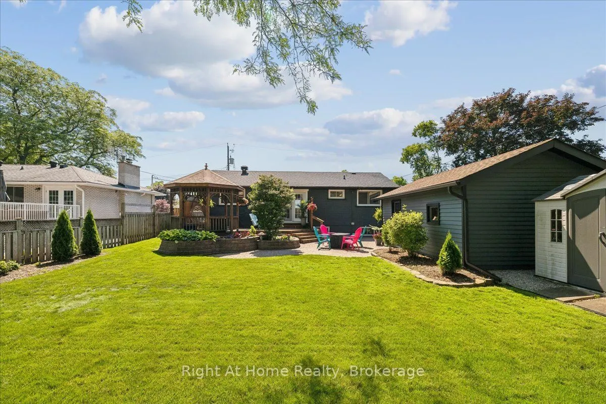 275 Kent Crescent
