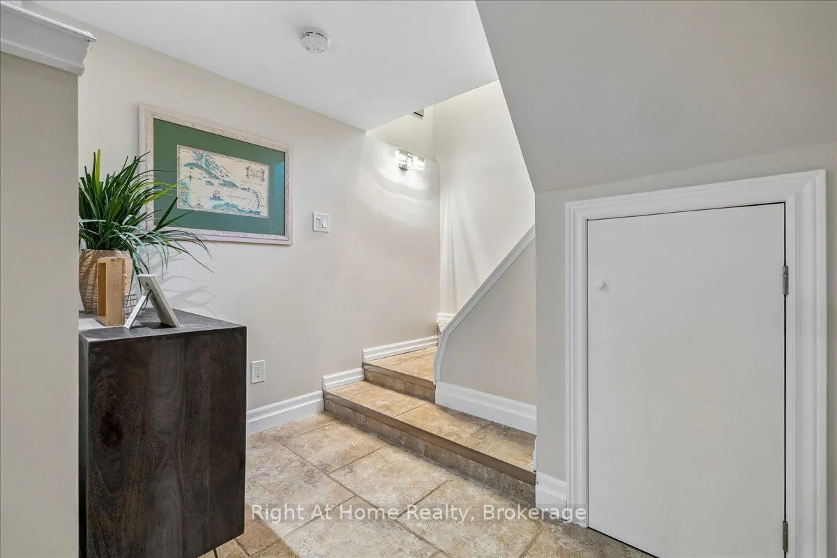 275 Kent Crescent