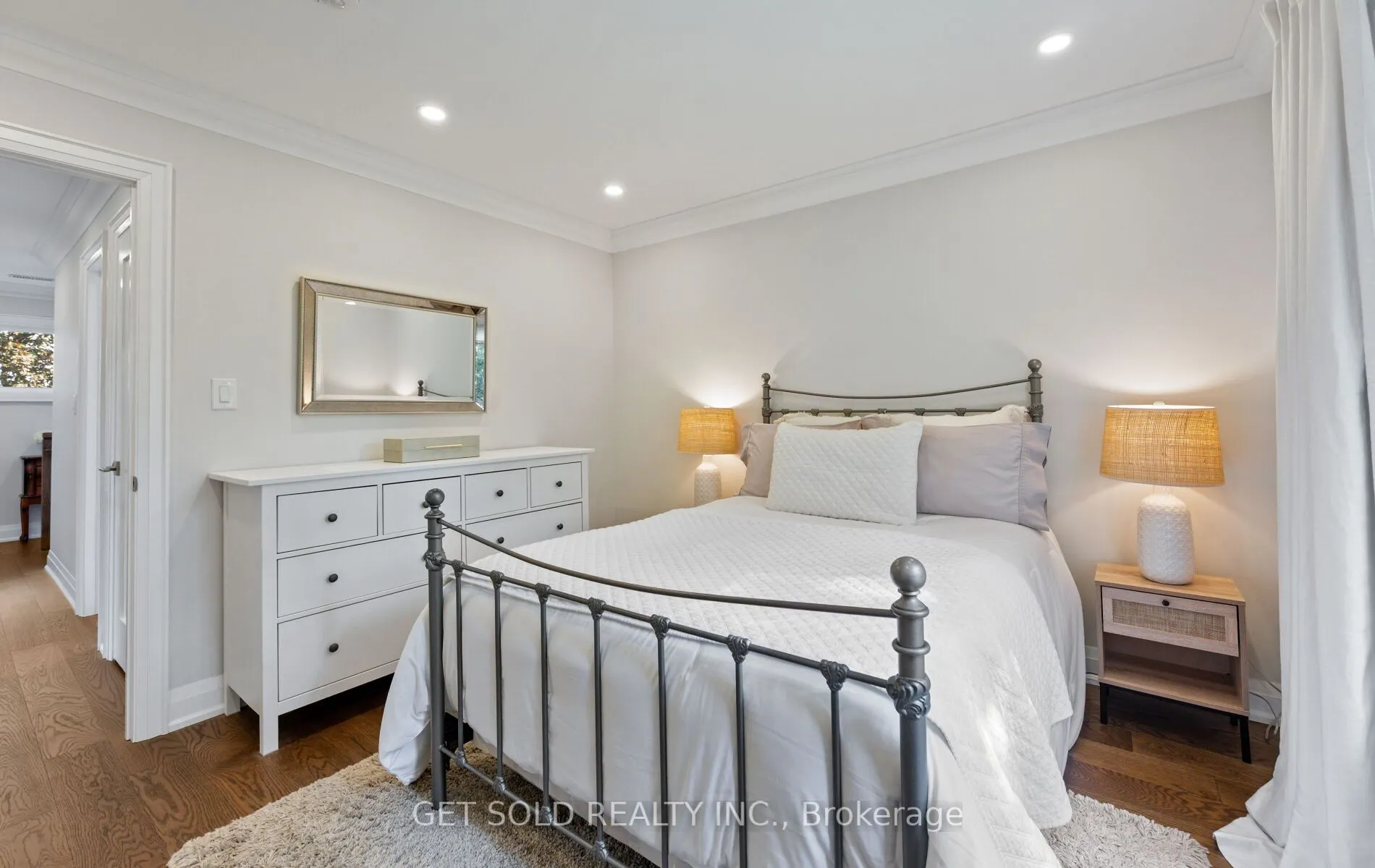 8 Hackmore Avenue