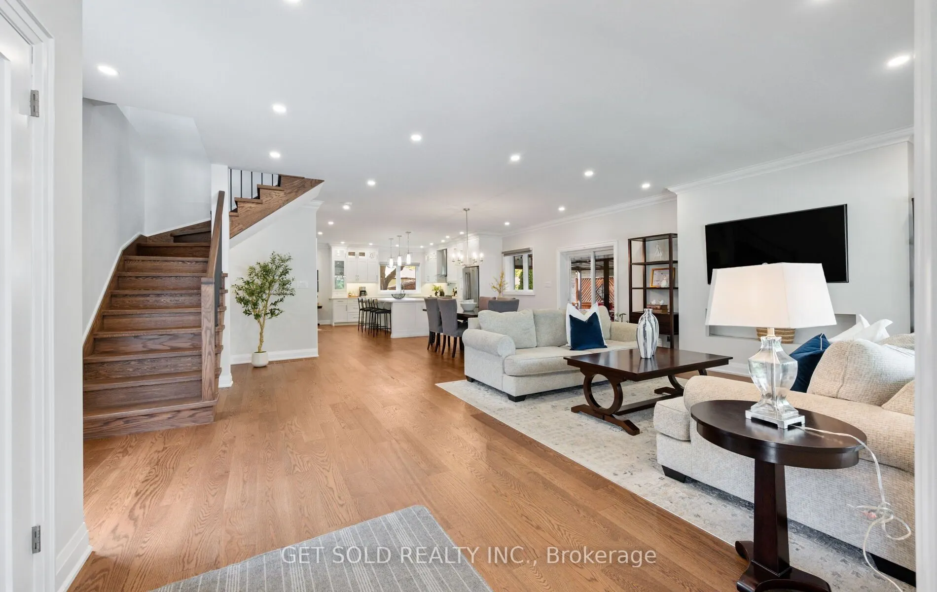 8 Hackmore Avenue