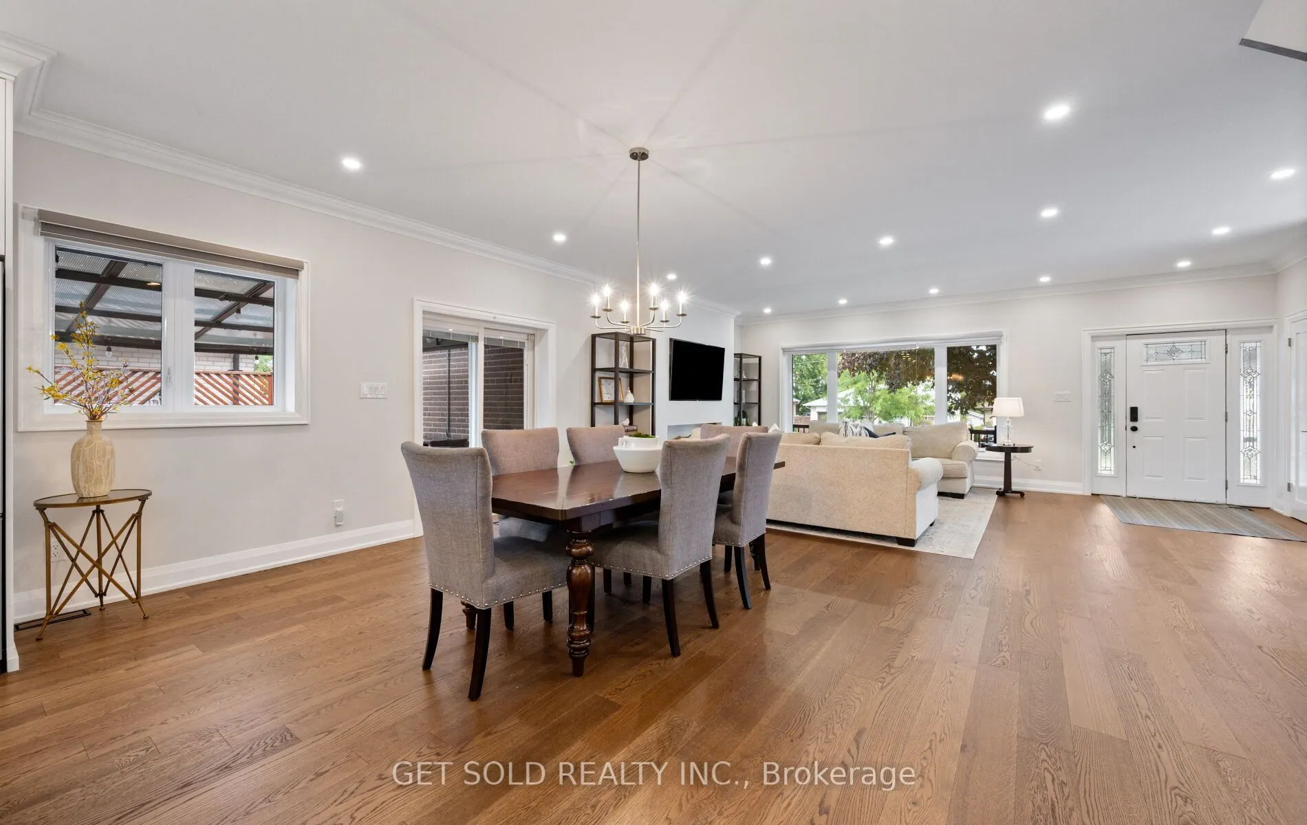8 Hackmore Avenue