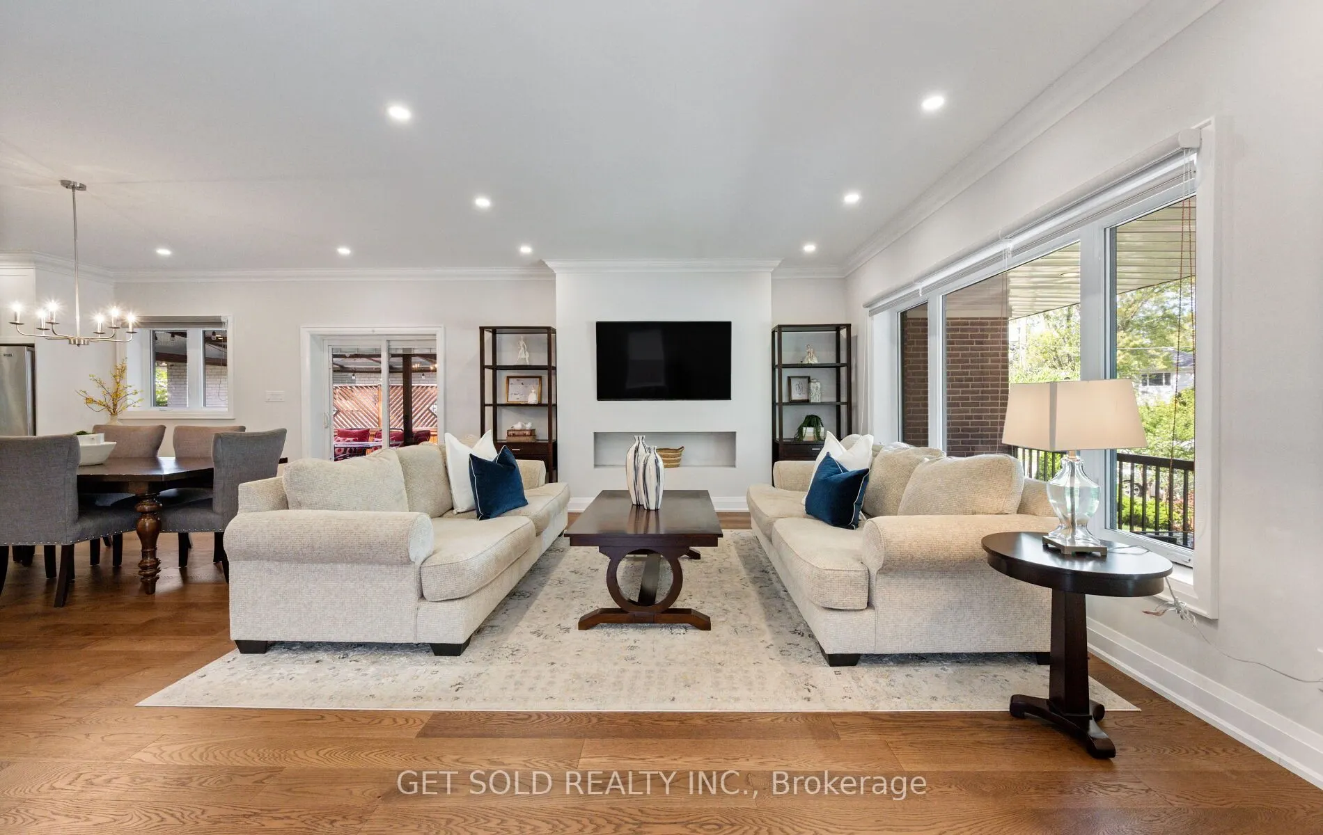 8 Hackmore Avenue