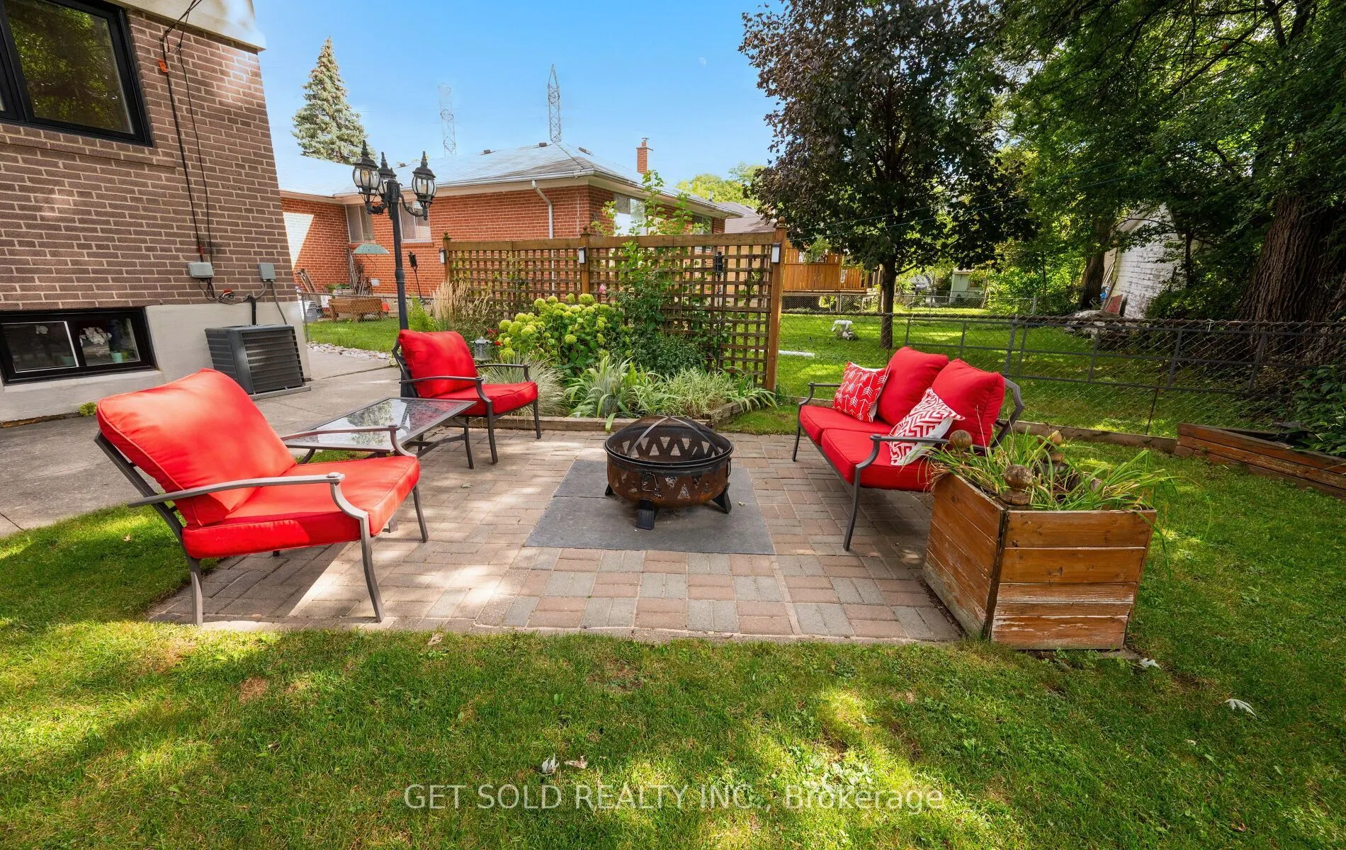 8 Hackmore Avenue
