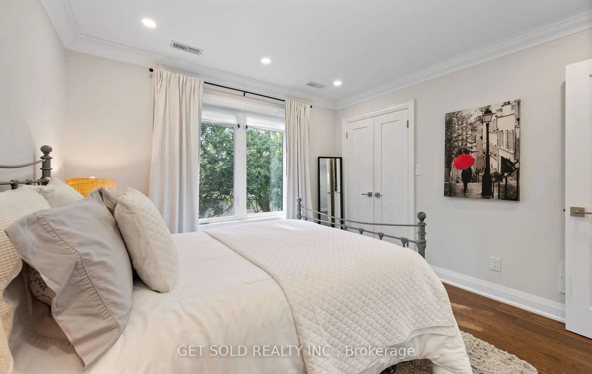 8 Hackmore Avenue