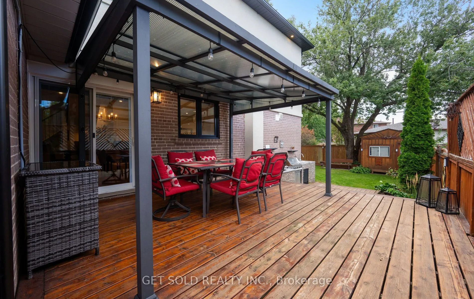 8 Hackmore Avenue