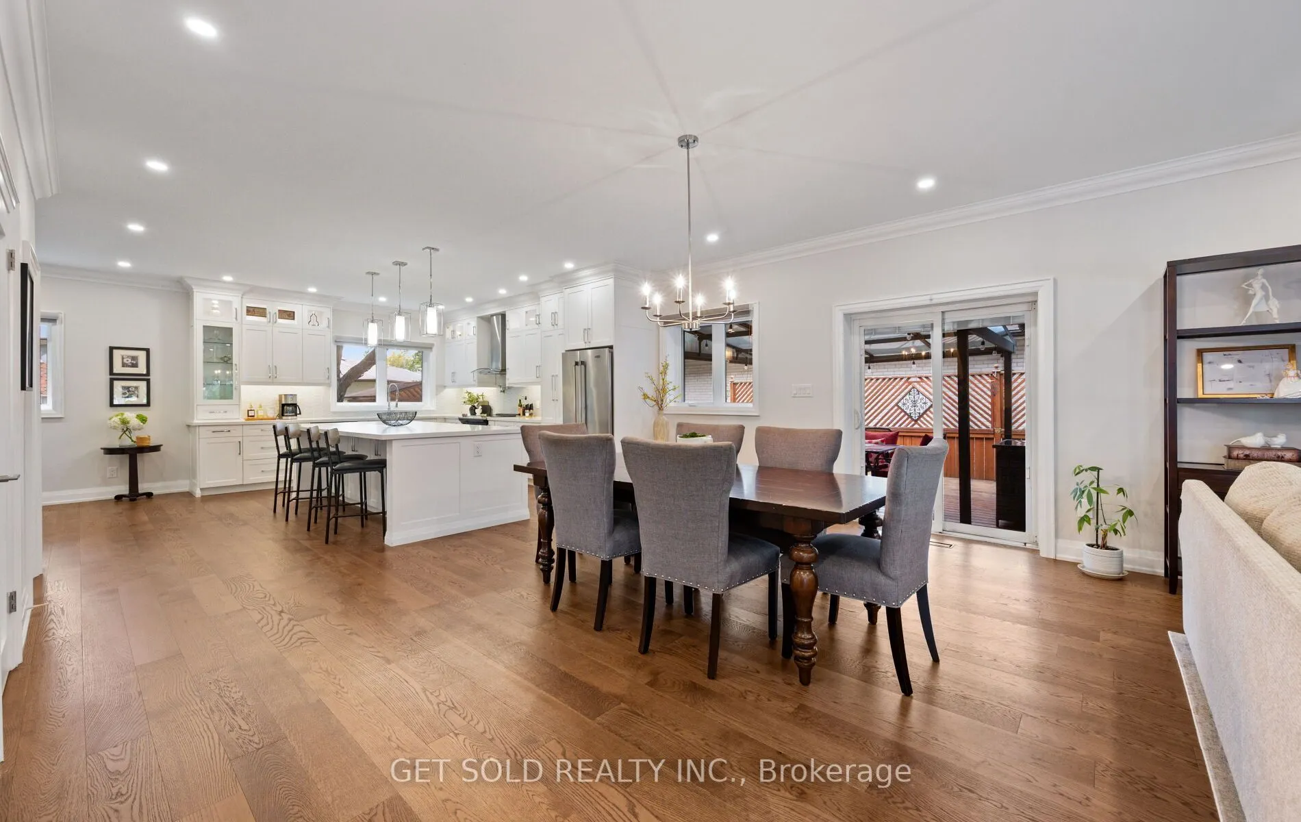 8 Hackmore Avenue
