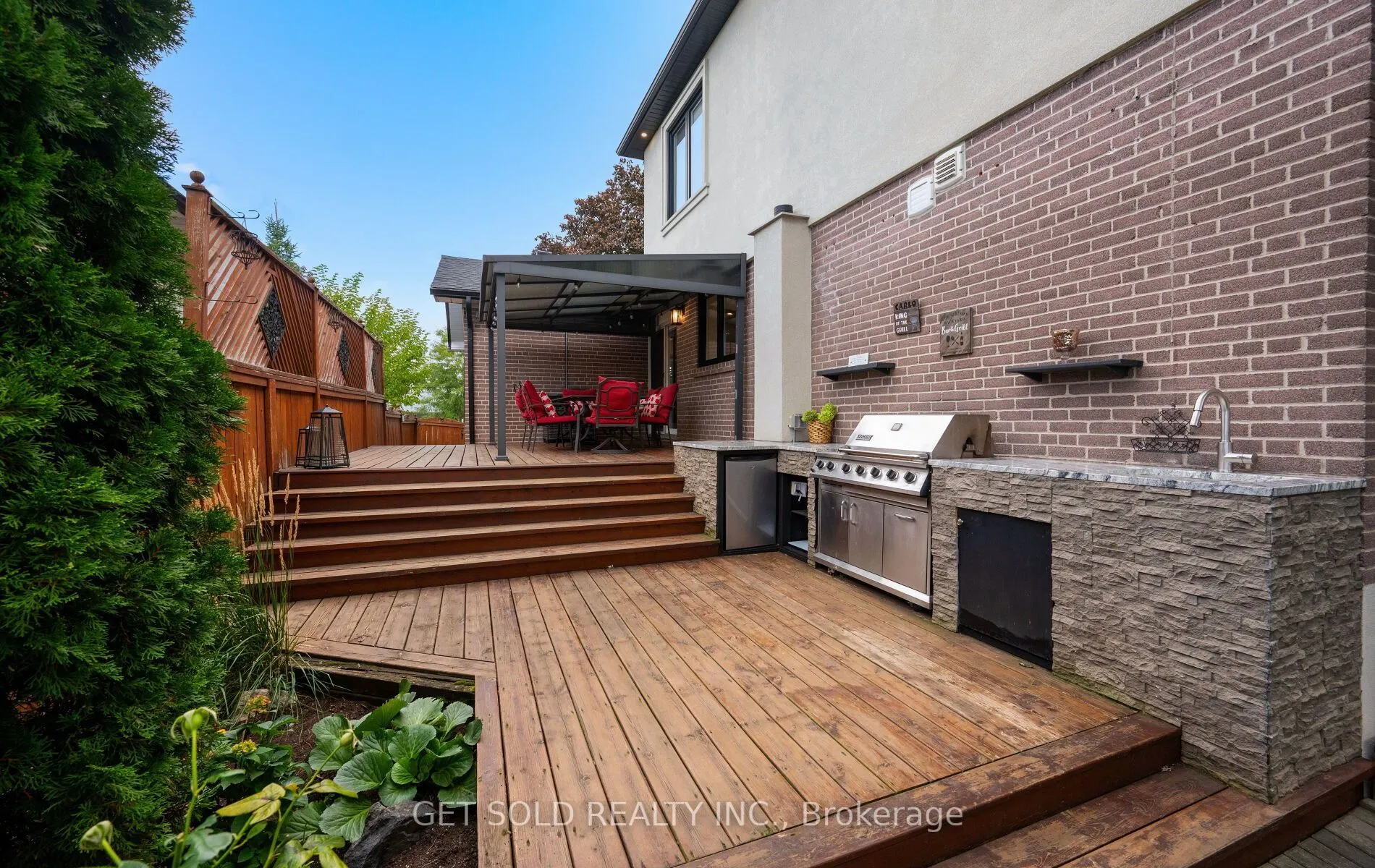 8 Hackmore Avenue
