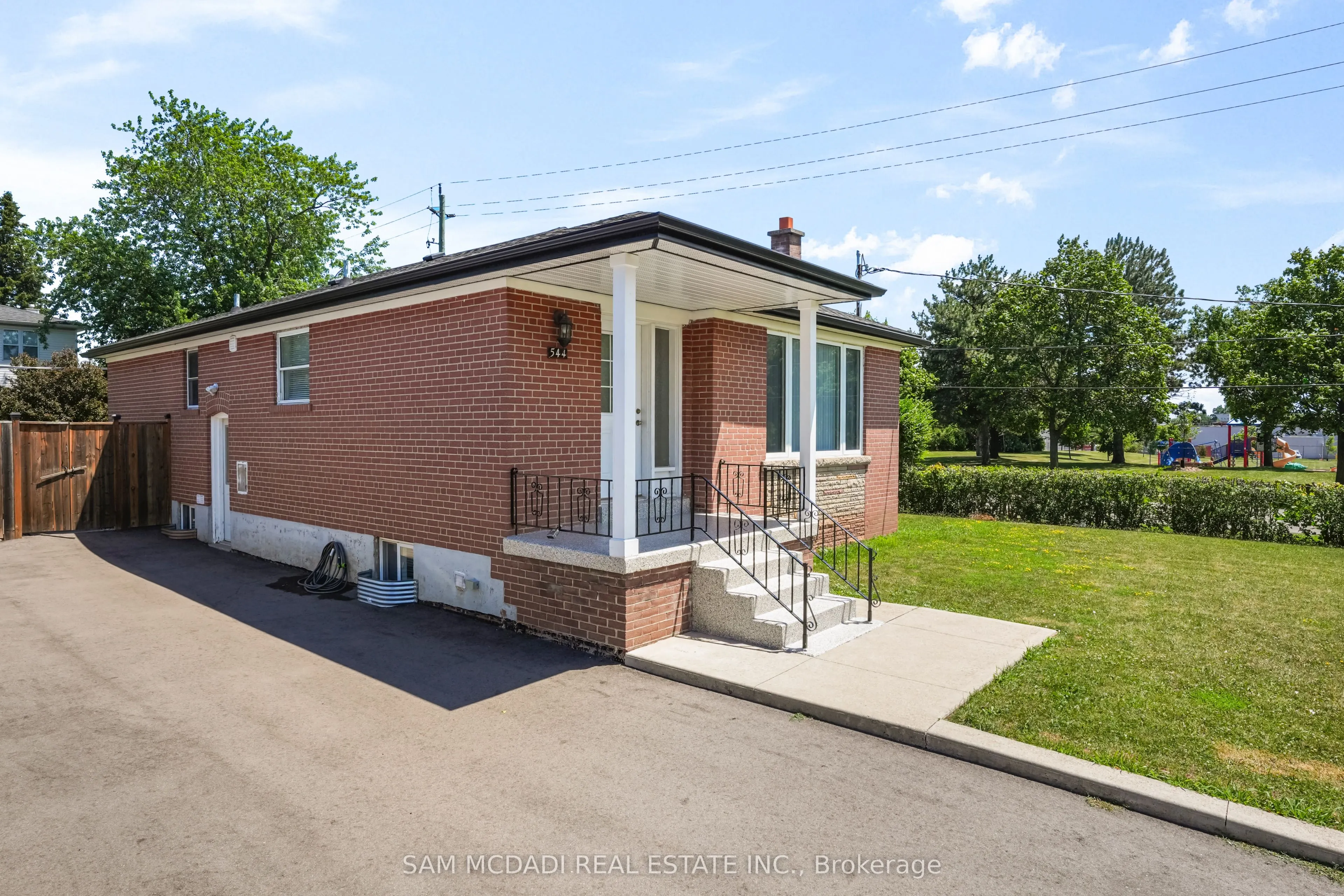 544 Sandmere Place #Upper