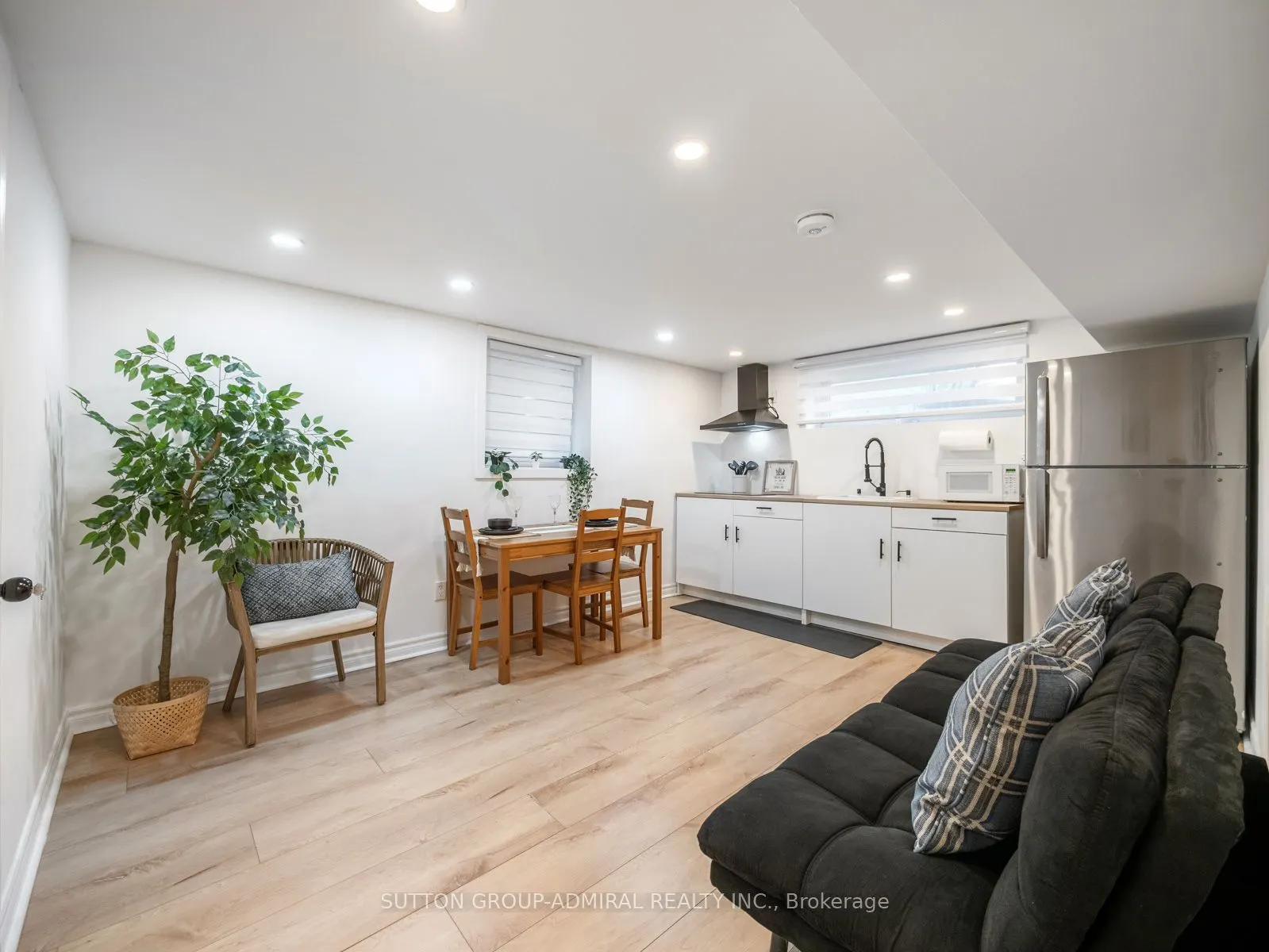 65 Woodbury Road