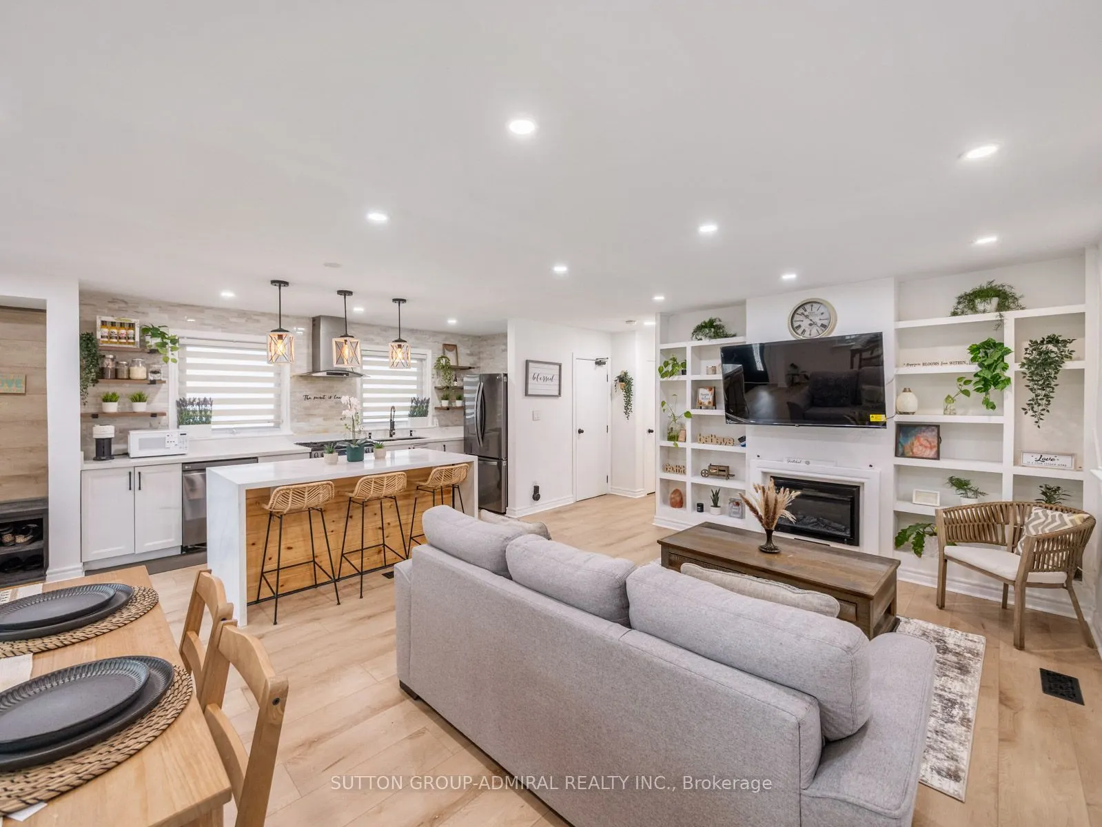 65 Woodbury Road