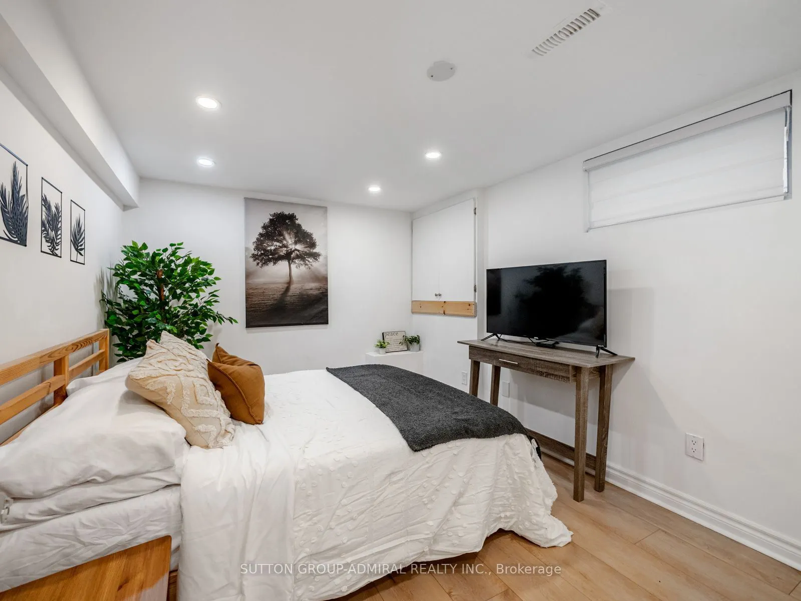 65 Woodbury Road