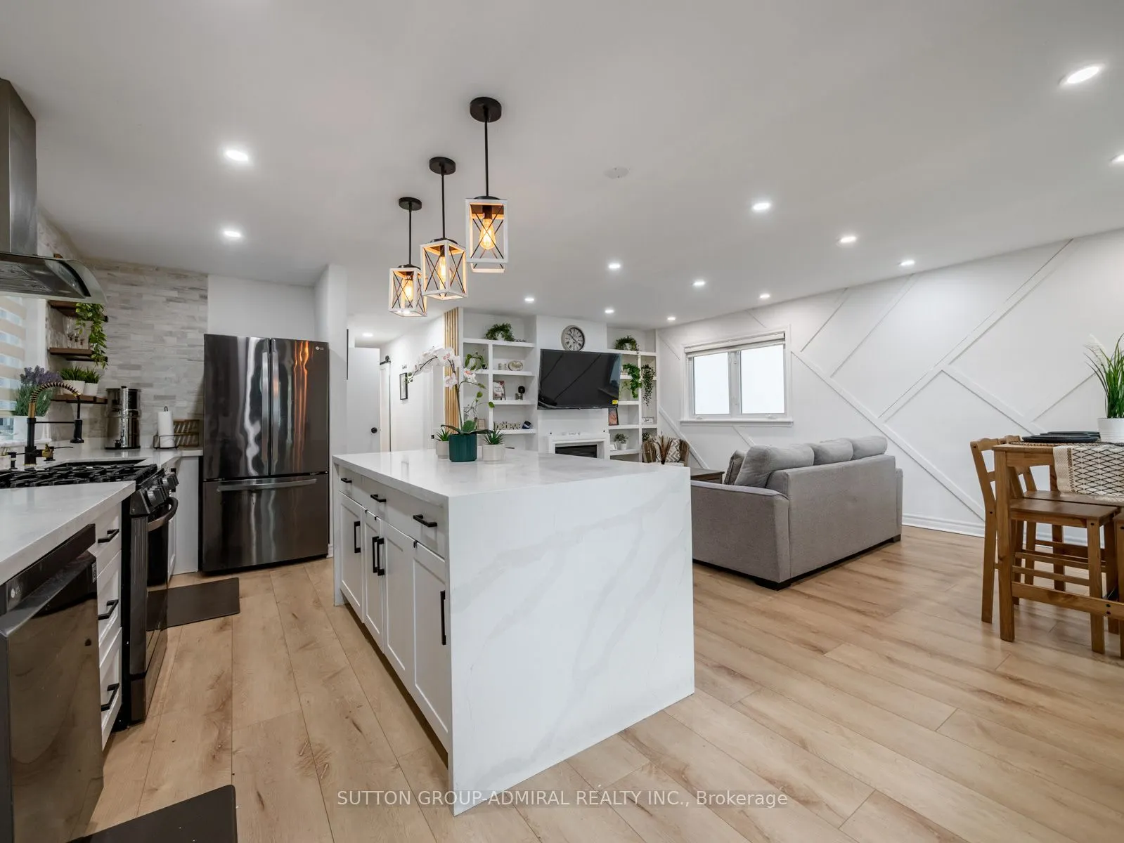 65 Woodbury Road