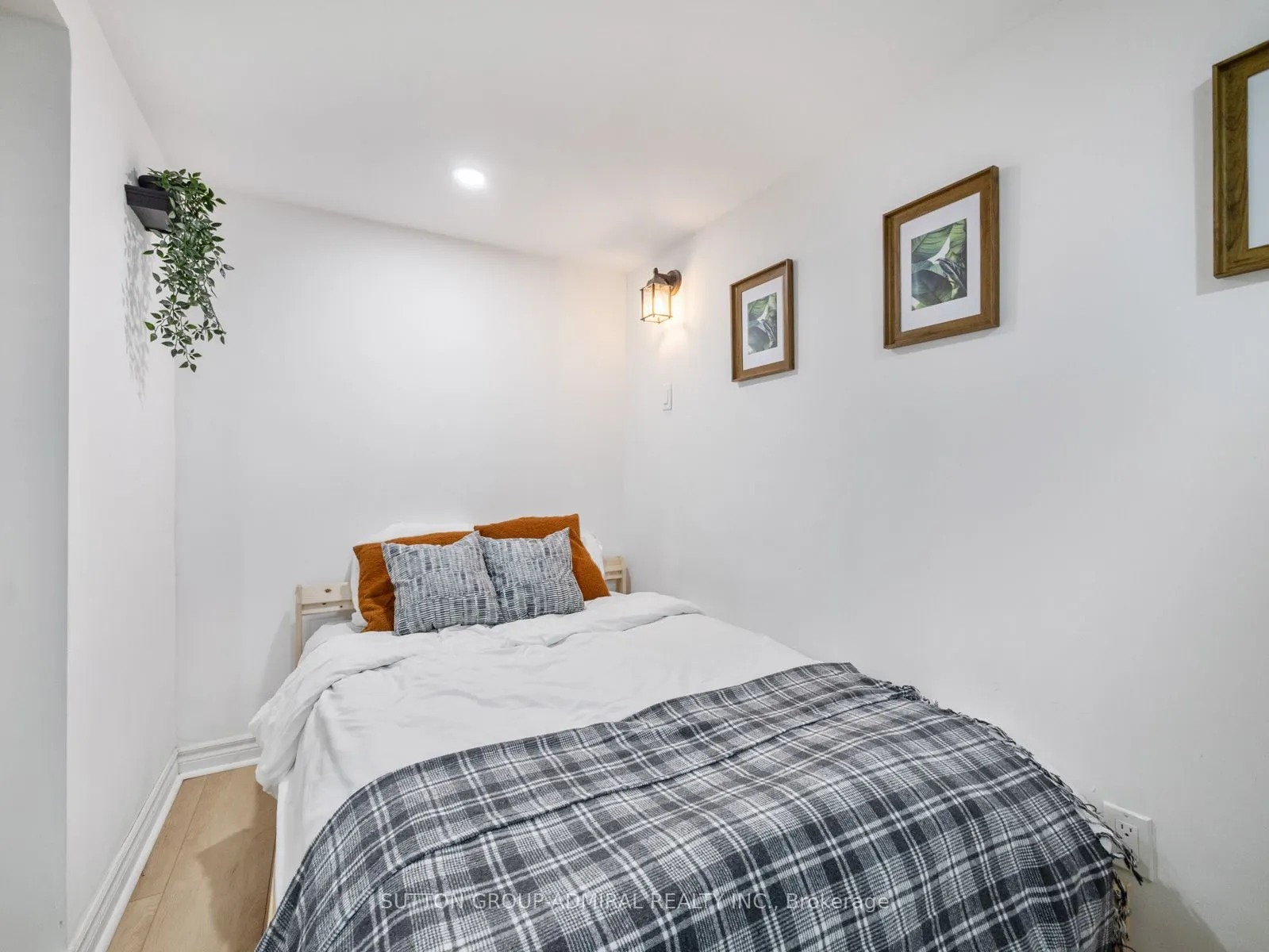 65 Woodbury Road