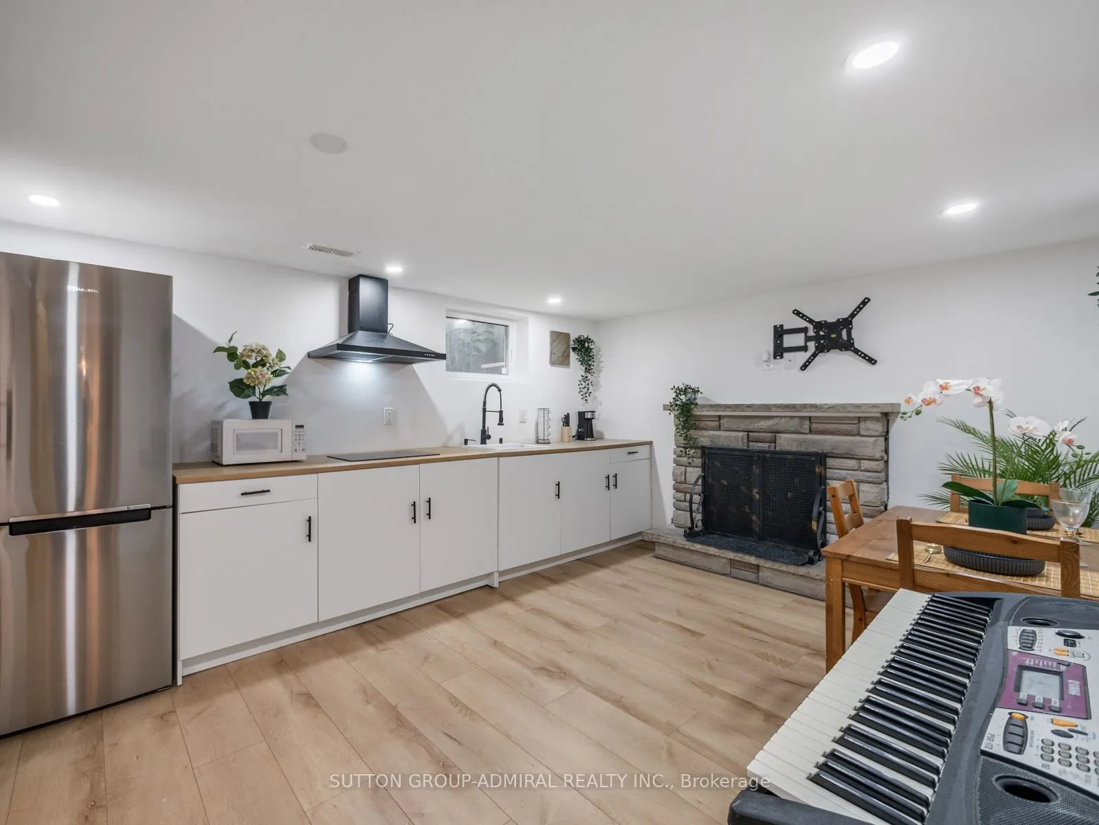65 Woodbury Road