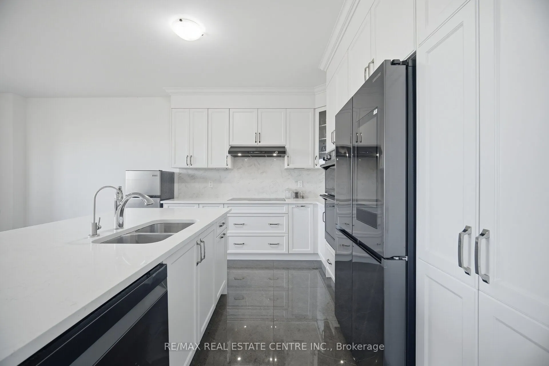 30 Tiger Crescent