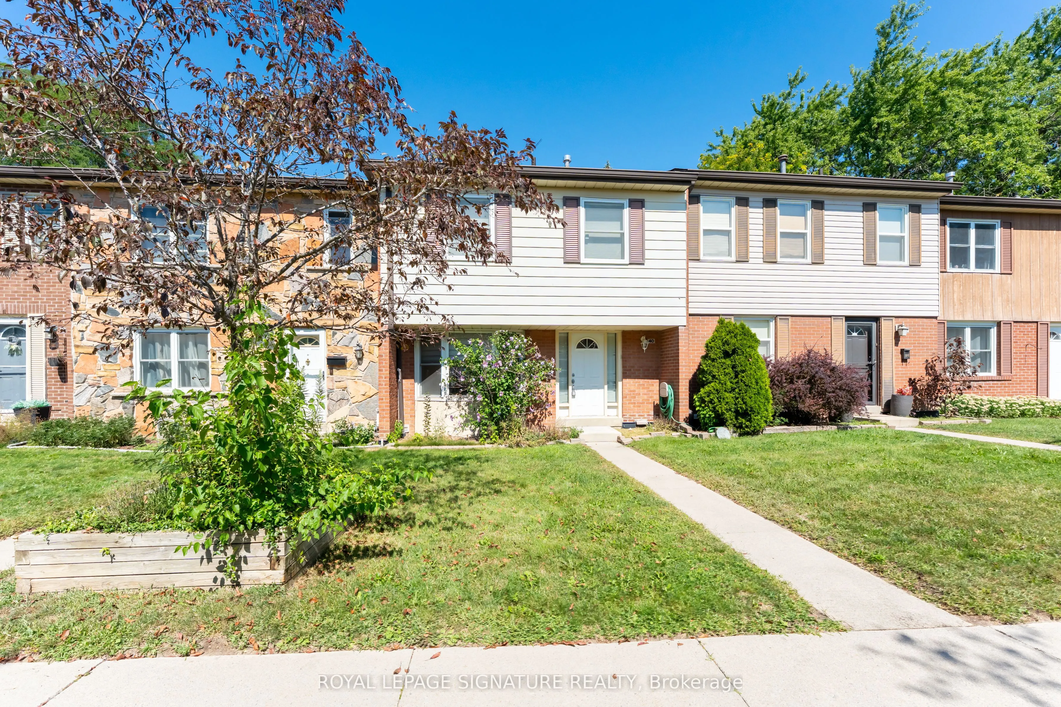 2825 Gananoque Drive #40