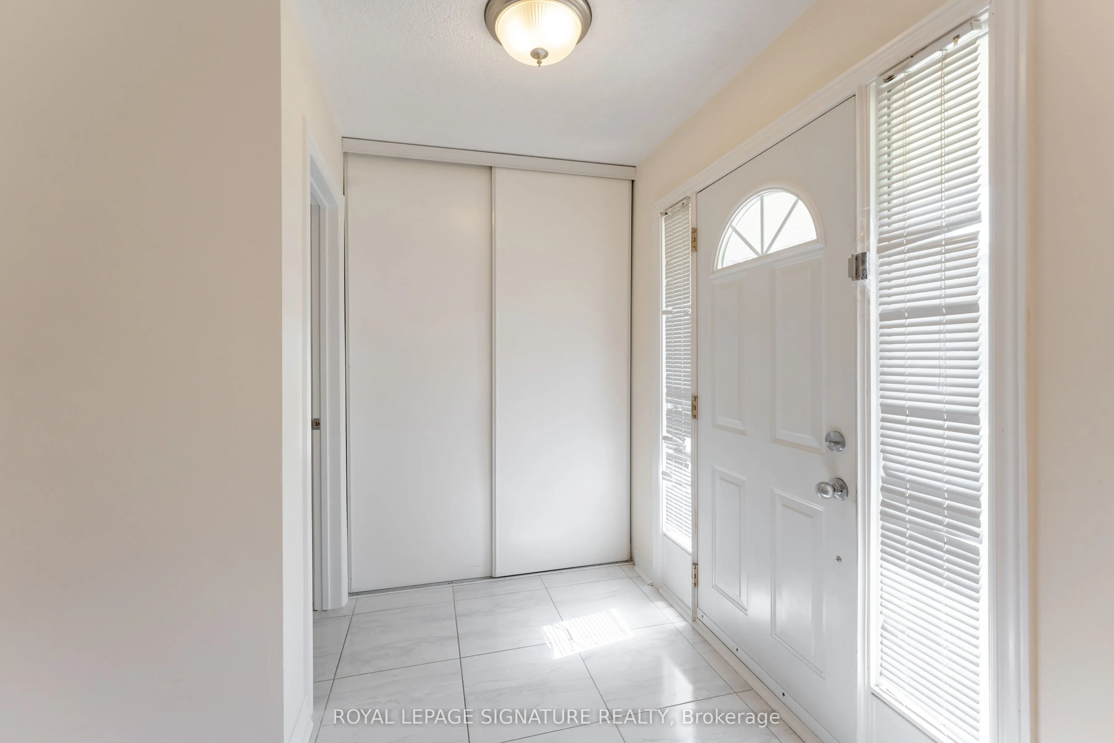2825 Gananoque Drive #40