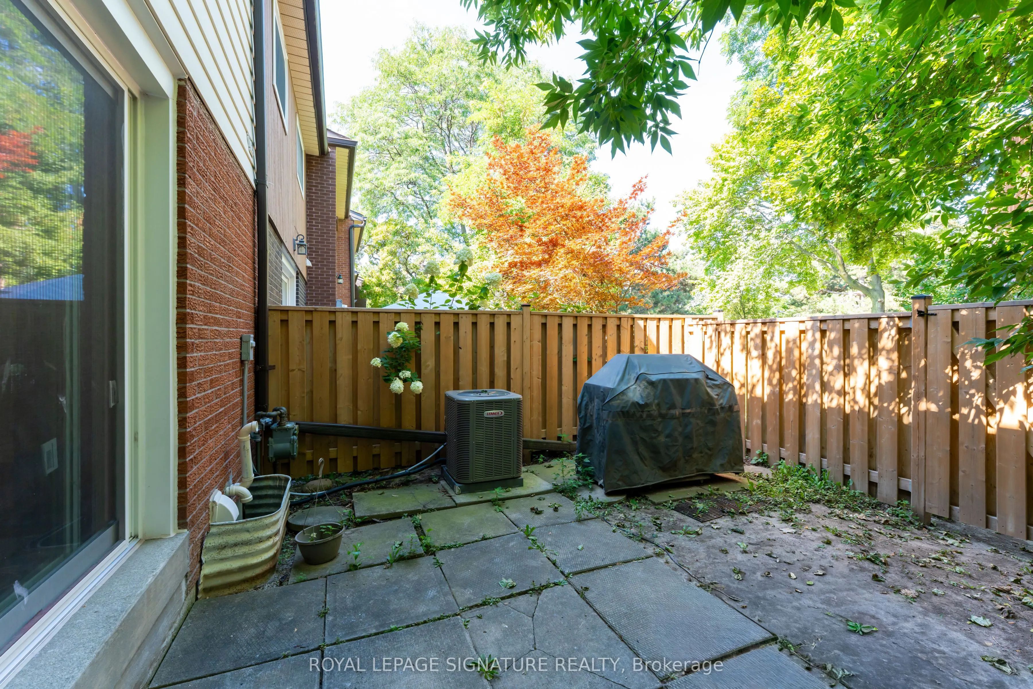 2825 Gananoque Drive #40