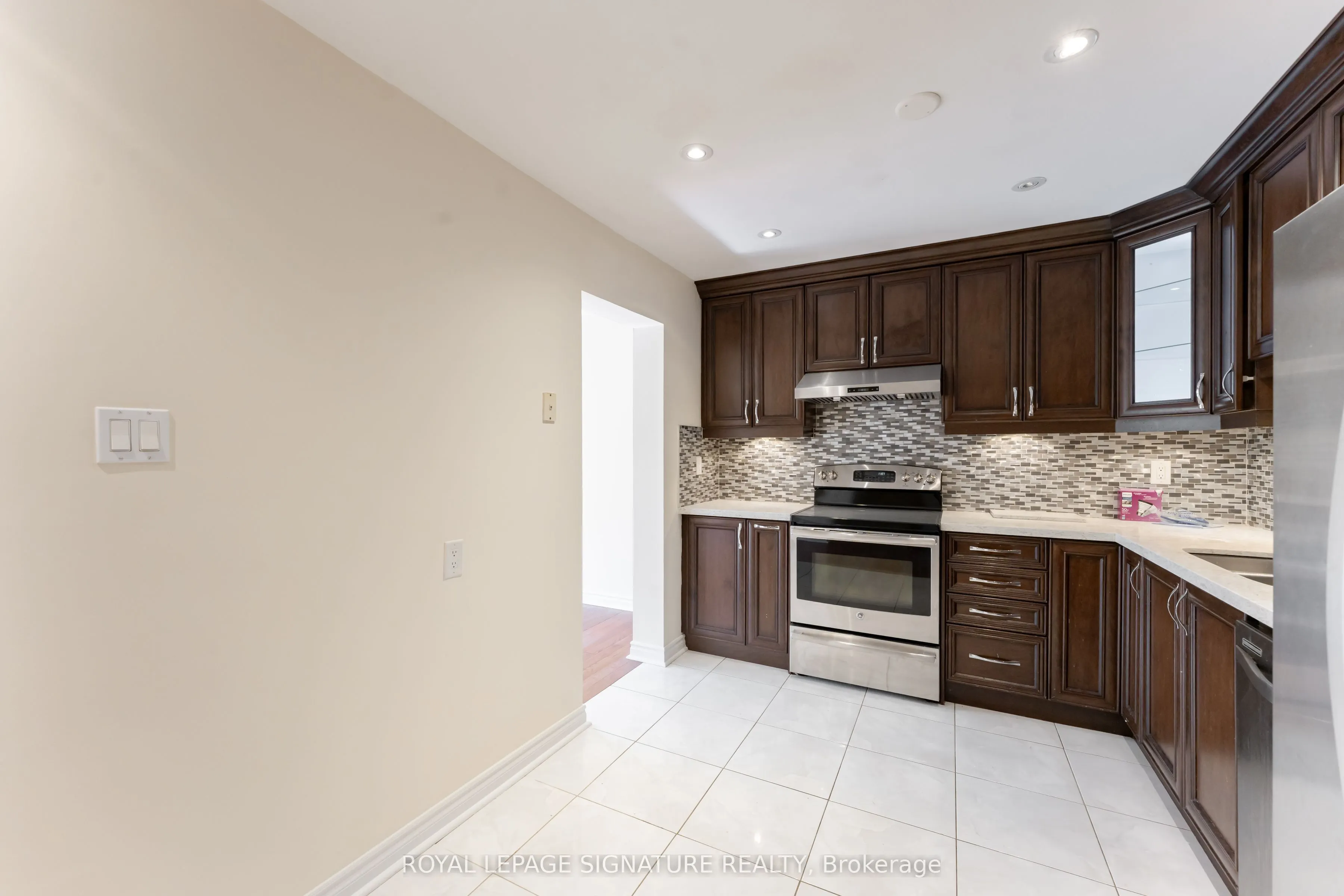 2825 Gananoque Drive #40